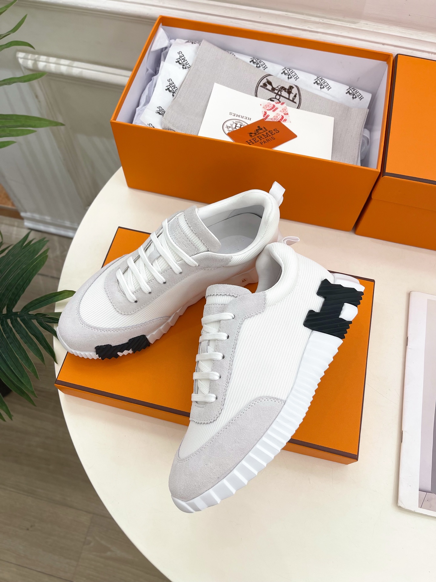 🐎𝐇𝐄𝐑𝐌𝐄* 爱玛仕 25𝐬𝐬 

🌈2025春夏新品 专柜新款  经典情侣款运动鞋系列〰

◽鞋面：