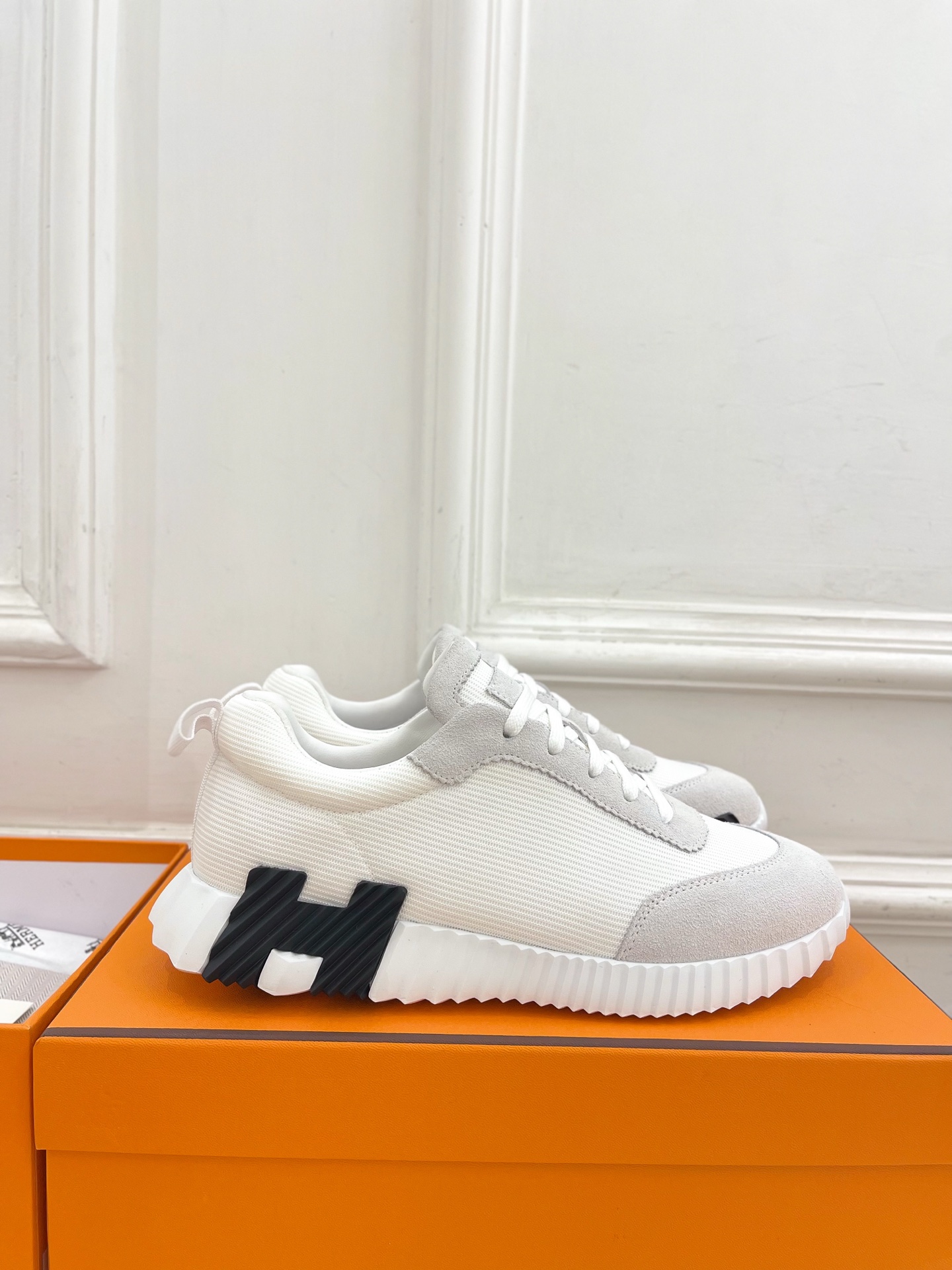 🐎𝐇𝐄𝐑𝐌𝐄* 爱玛仕 25𝐬𝐬 

🌈2025春夏新品 专柜新款  经典情侣款运动鞋系列〰

◽鞋面：