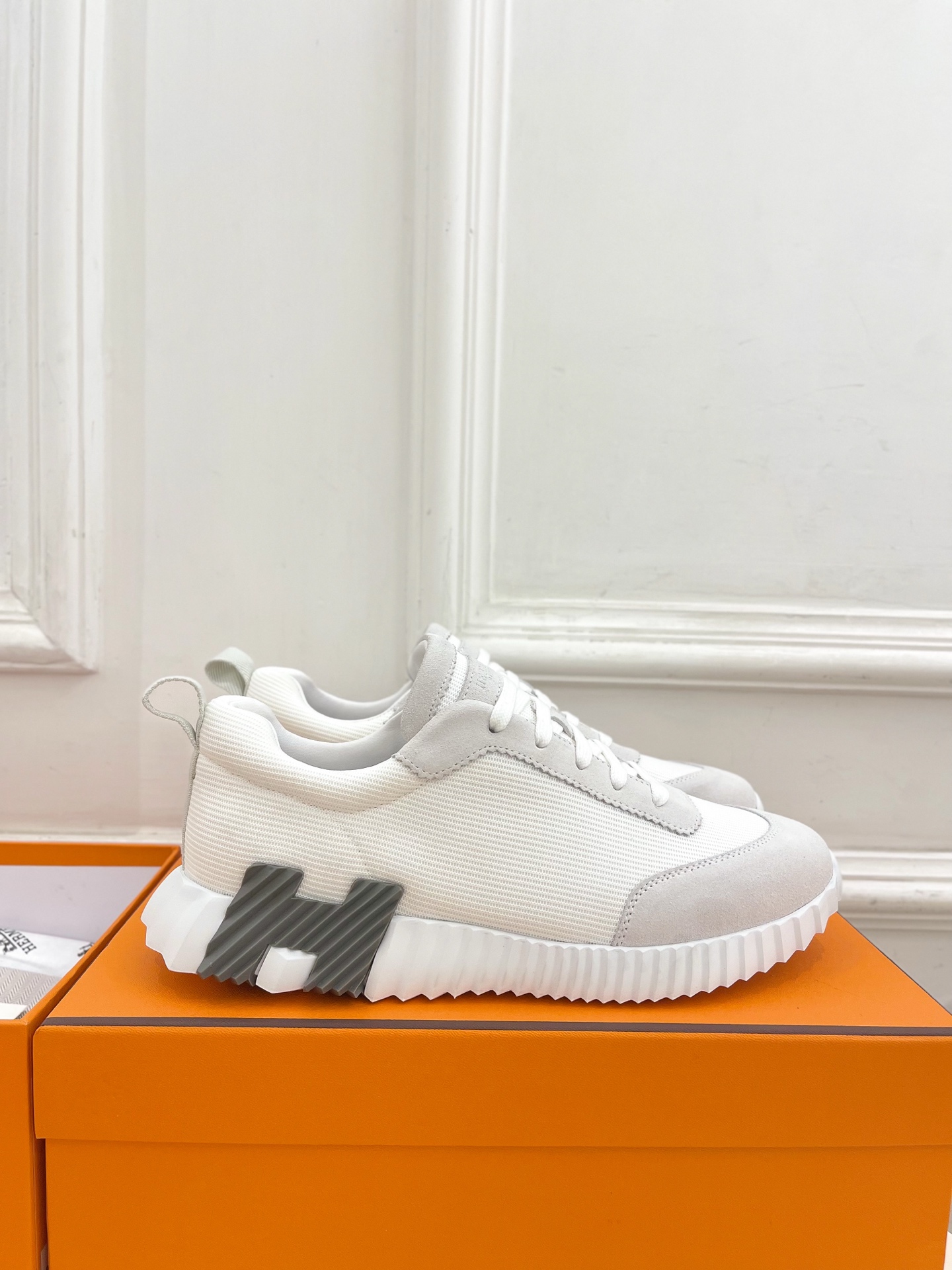🐎𝐇𝐄𝐑𝐌𝐄* 爱玛仕 25𝐬𝐬 

🌈2025春夏新品 专柜新款  经典情侣款运动鞋系列〰

◽鞋面：