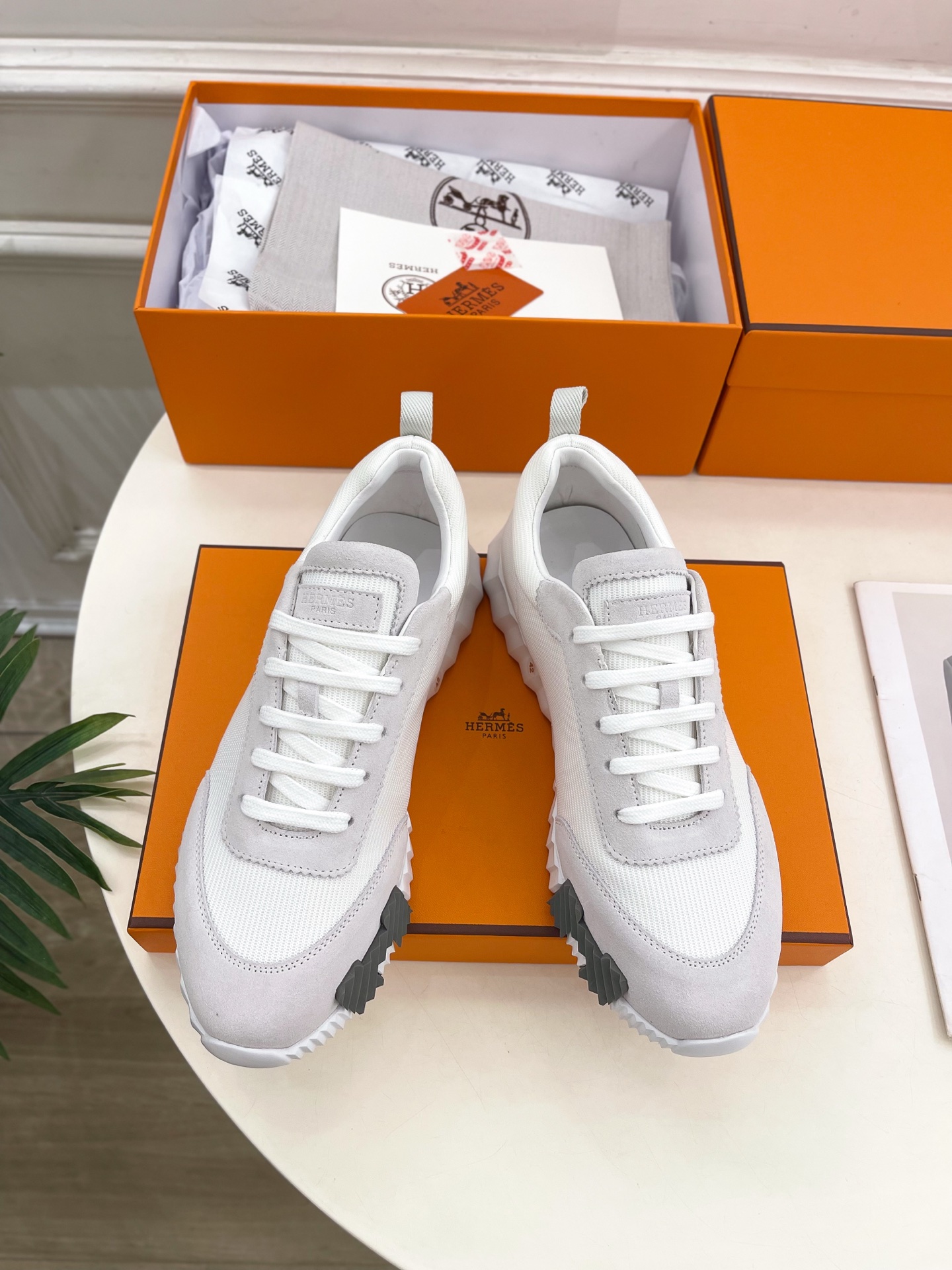 🐎𝐇𝐄𝐑𝐌𝐄* 爱玛仕 25𝐬𝐬 

🌈2025春夏新品 专柜新款  经典情侣款运动鞋系列〰

◽鞋面：