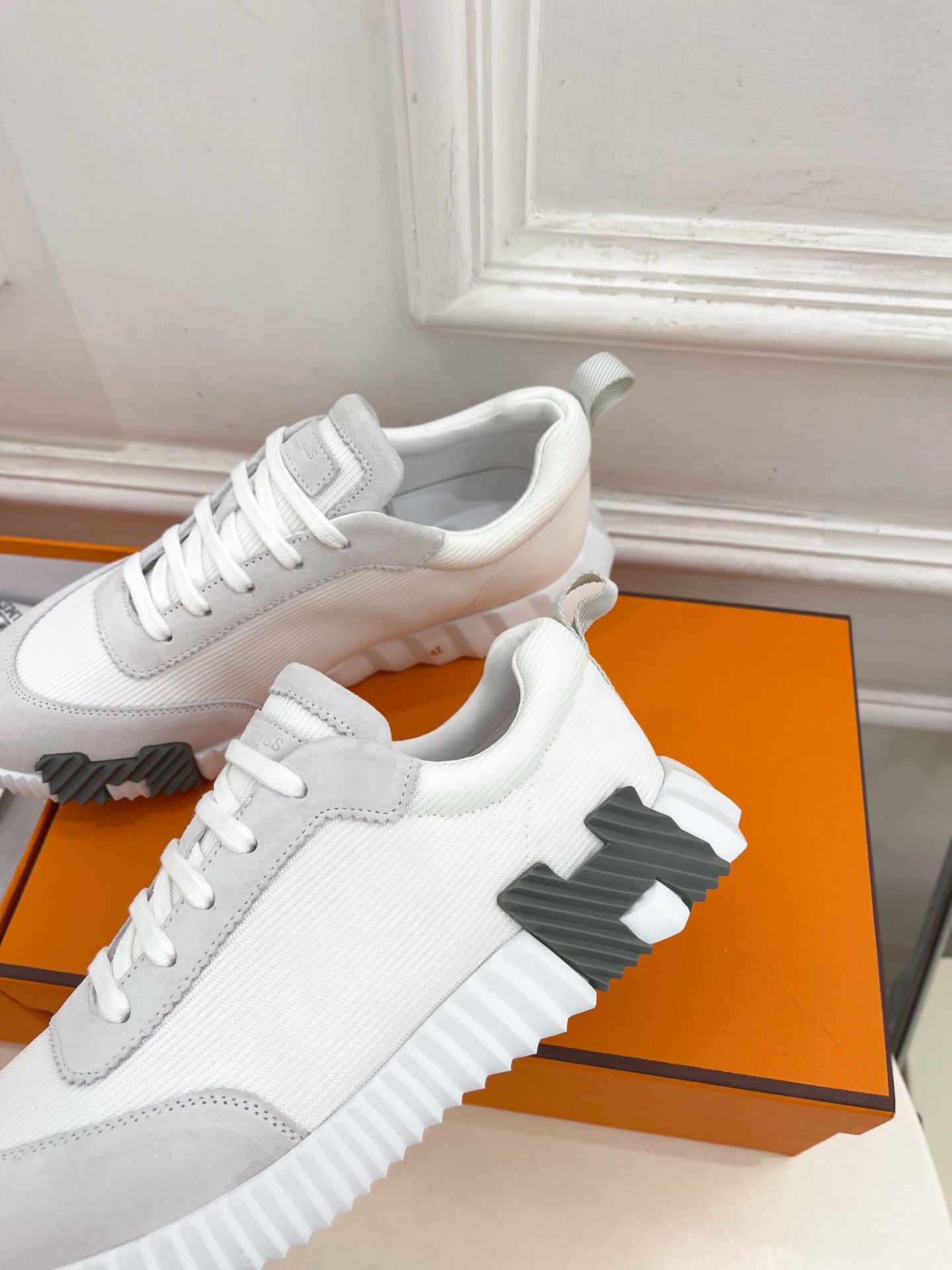 🐎𝐇𝐄𝐑𝐌𝐄* 爱玛仕 25𝐬𝐬 

🌈2025春夏新品 专柜新款  经典情侣款运动鞋系列〰

◽鞋面：