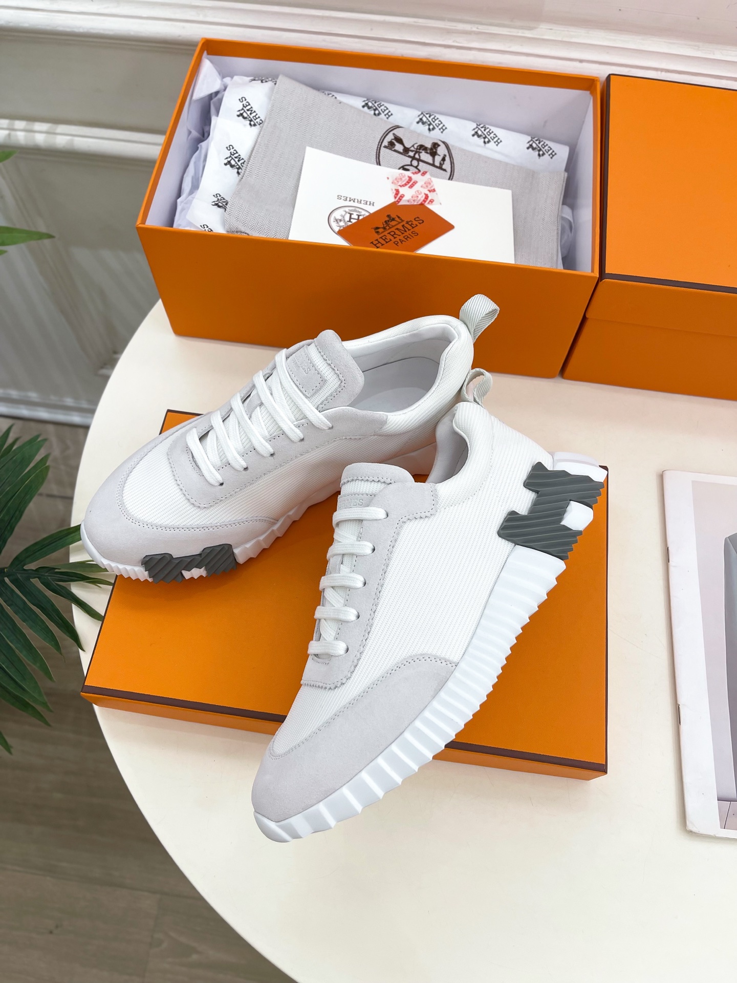 🐎𝐇𝐄𝐑𝐌𝐄* 爱玛仕 25𝐬𝐬 

🌈2025春夏新品 专柜新款  经典情侣款运动鞋系列〰

◽鞋面：