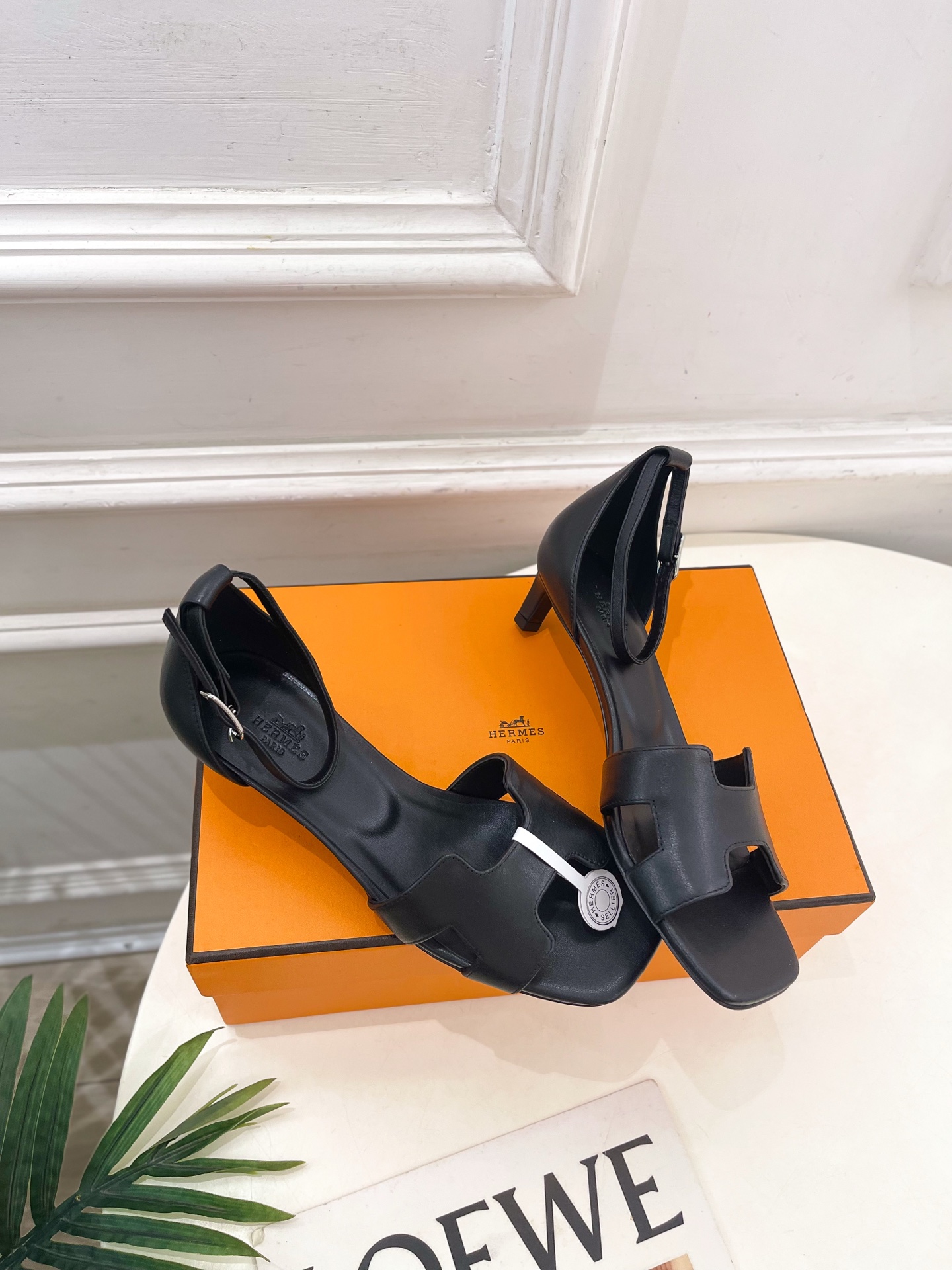 🐎𝐇𝐄𝐑𝐌𝐄* 爱玛仕 25𝐬𝐬 

🌈2025春夏新品 专柜新款 Joy 40凉鞋系列〰

◽鞋面：原
