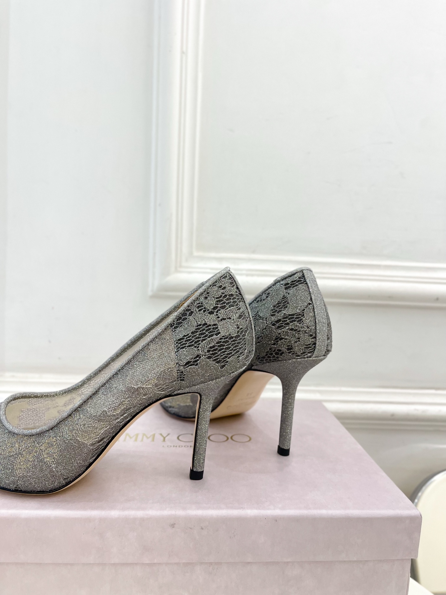 JimmyChoo✨吉米周 25ss ———
    
2025春夏新品 专柜最新JC蕾丝尖头高跟鞋 名