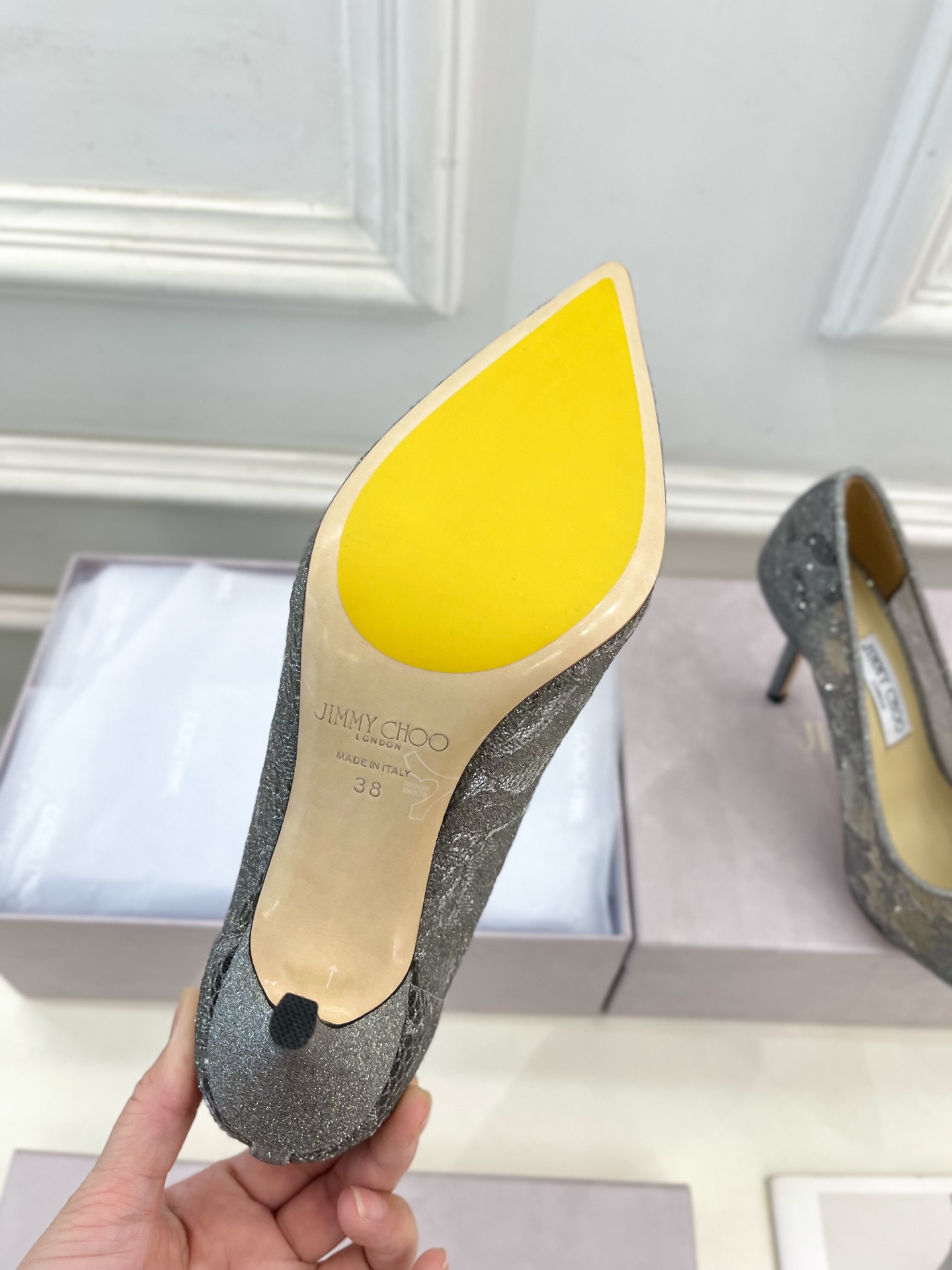 JimmyChoo✨吉米周 25ss ———
    
2025春夏新品 专柜最新JC蕾丝尖头高跟鞋 名