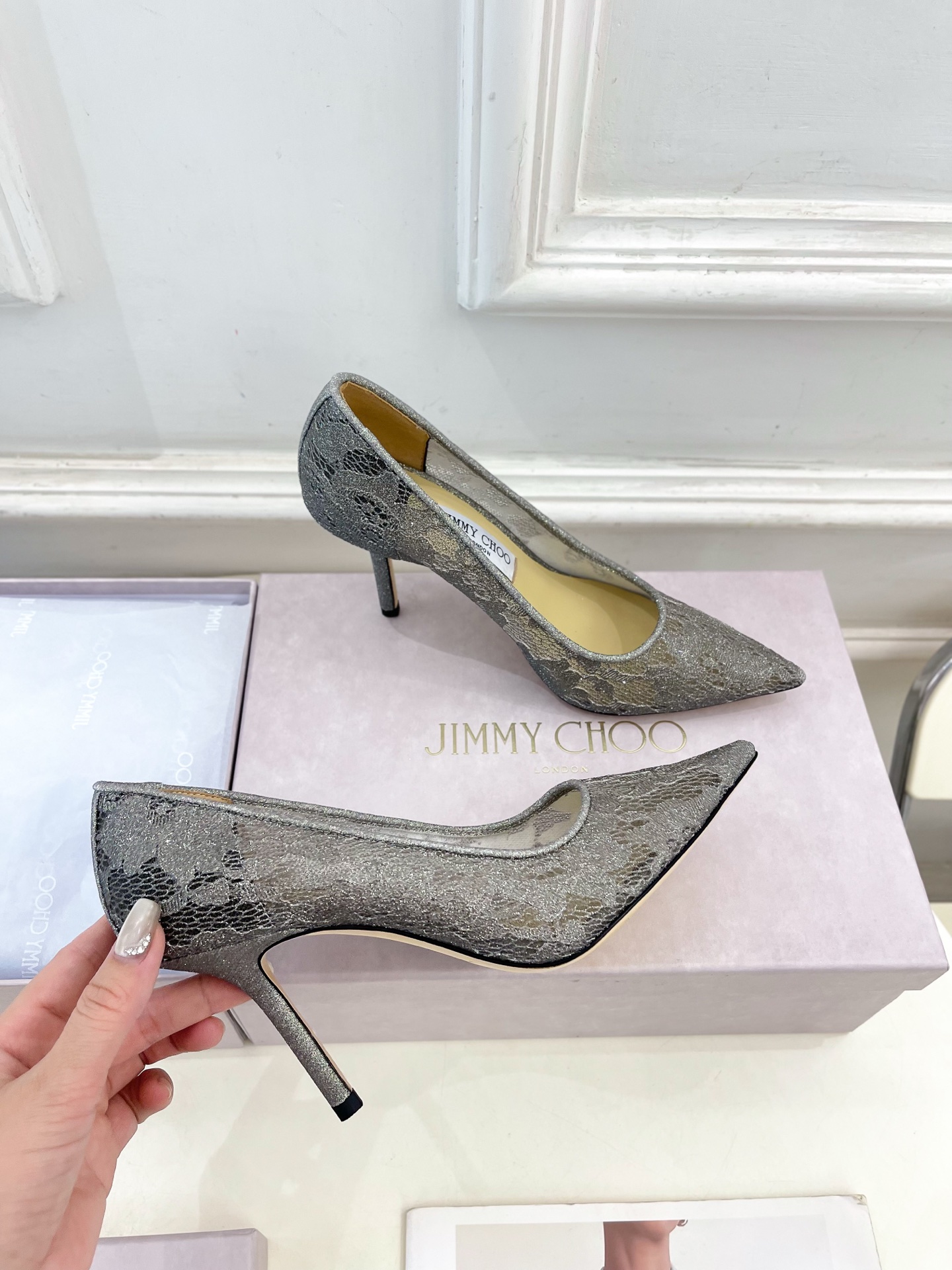 JimmyChoo✨吉米周 25ss ———
    
2025春夏新品 专柜最新JC蕾丝尖头高跟鞋 名