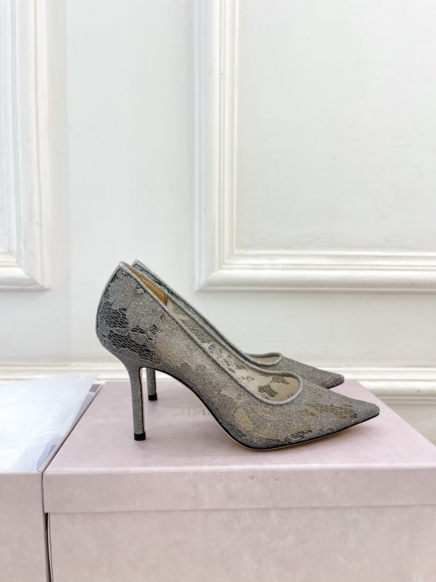 JimmyChoo✨吉米周 25ss ———
    
2025春夏新品 专柜最新JC蕾丝尖头高跟鞋 名