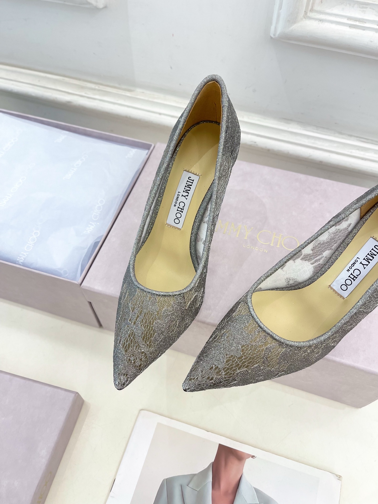 JimmyChoo✨吉米周 25ss ———
    
2025春夏新品 专柜最新JC蕾丝尖头高跟鞋 名