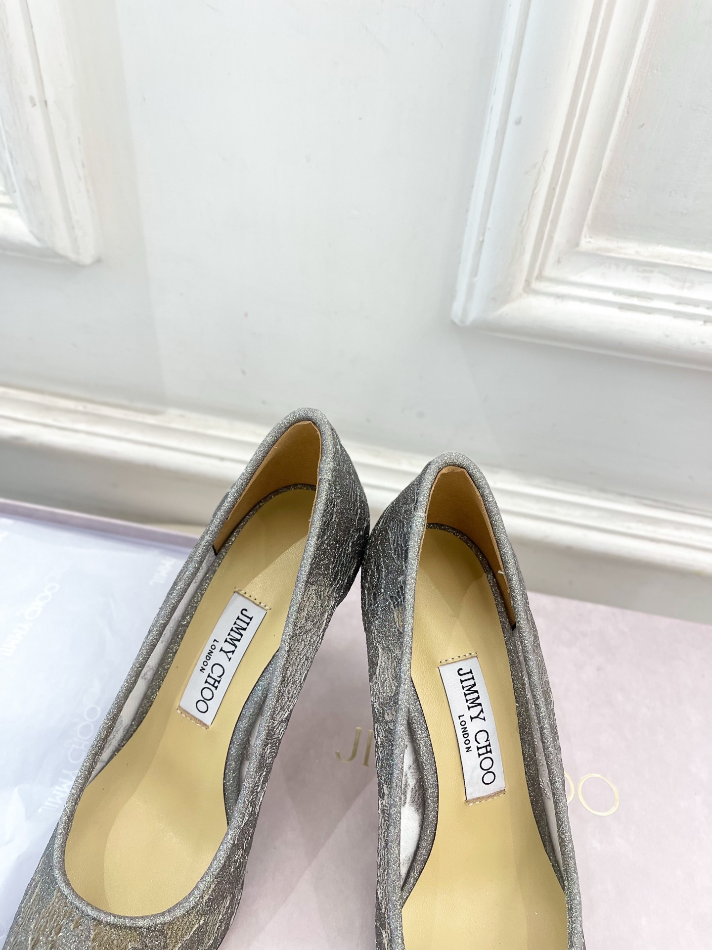JimmyChoo✨吉米周 25ss ———
    
2025春夏新品 专柜最新JC蕾丝尖头高跟鞋 名