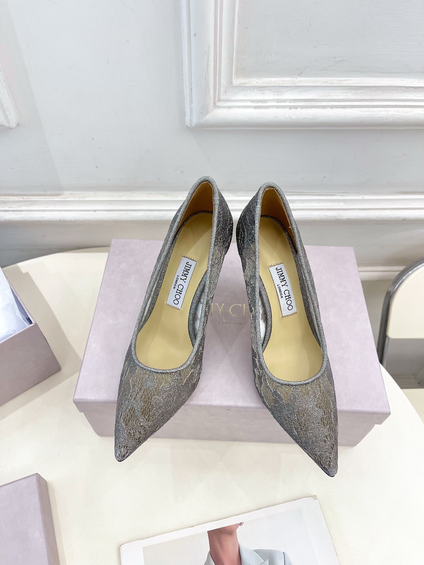JimmyChoo✨吉米周 25ss ———
    
2025春夏新品 专柜最新JC蕾丝尖头高跟鞋 名