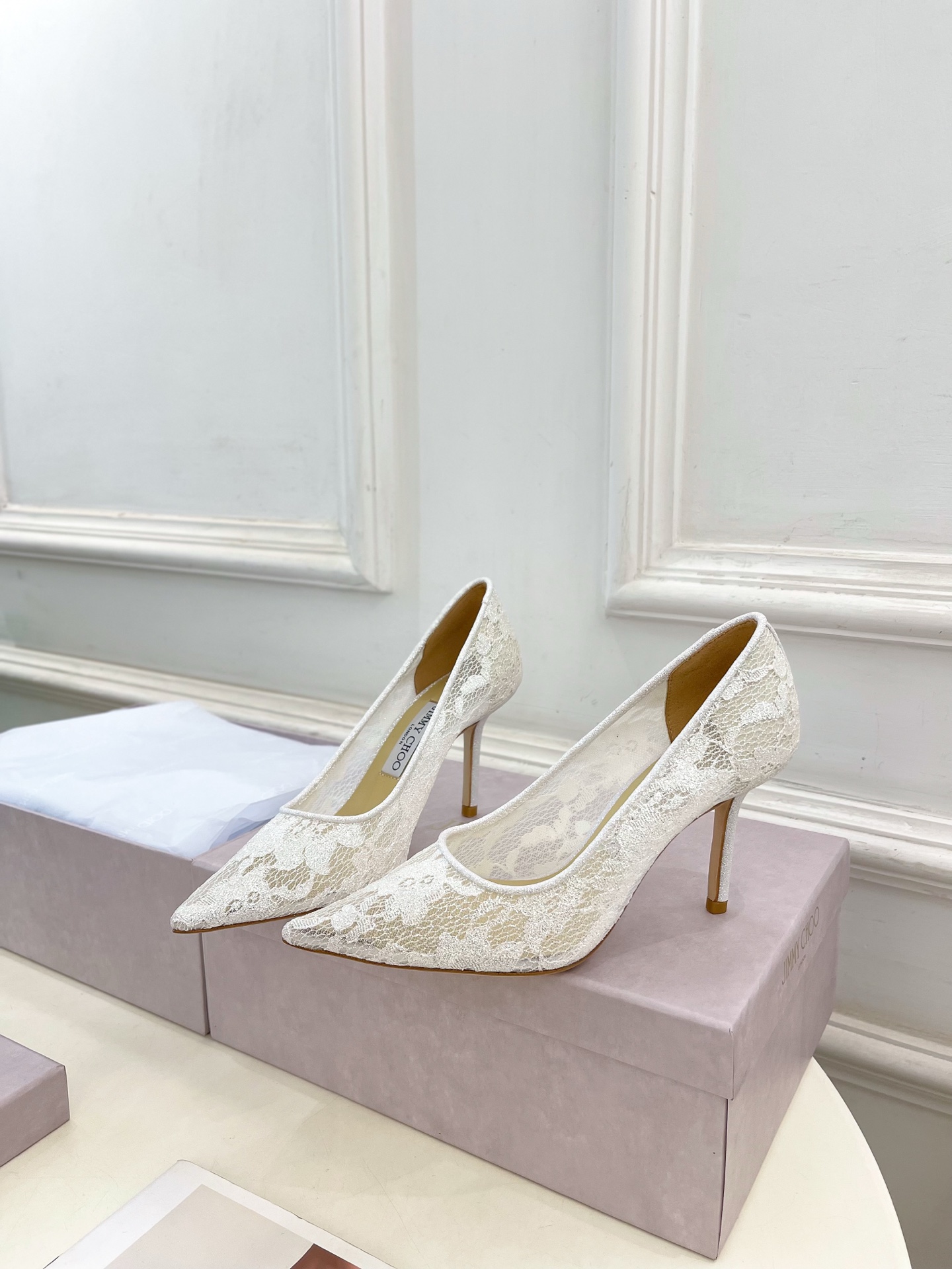 JimmyChoo✨吉米周 25ss ———
    
2025春夏新品 专柜最新JC蕾丝尖头高跟鞋 名
