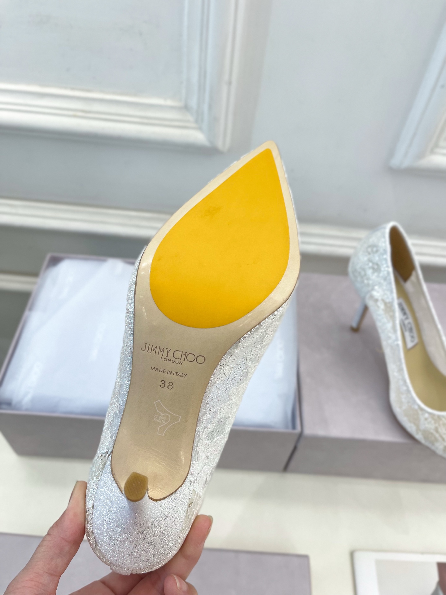 JimmyChoo✨吉米周 25ss ———
    
2025春夏新品 专柜最新JC蕾丝尖头高跟鞋 名