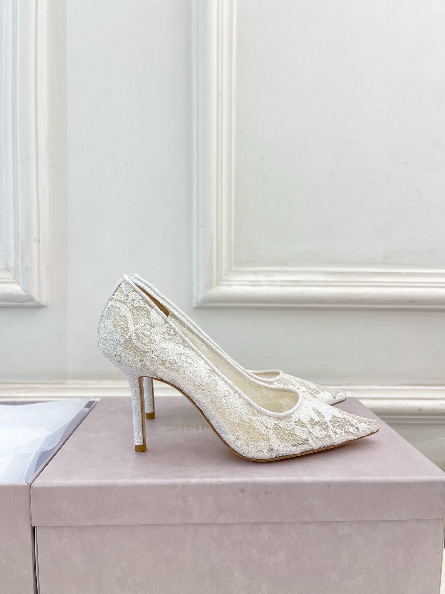 JimmyChoo✨吉米周 25ss ———
    
2025春夏新品 专柜最新JC蕾丝尖头高跟鞋 名
