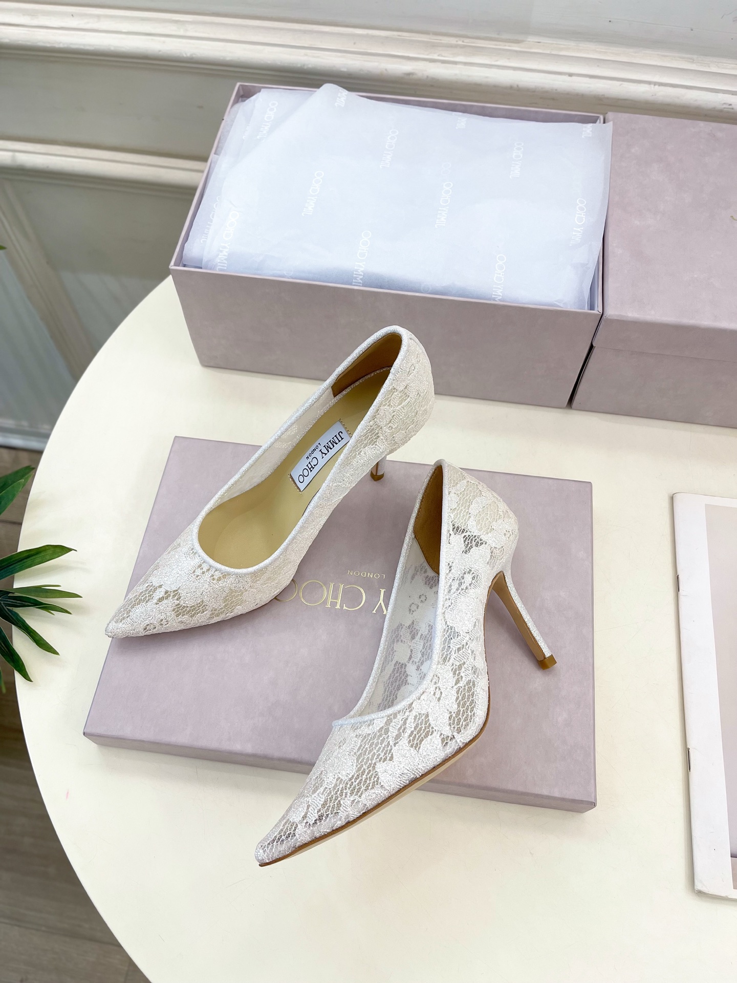 JimmyChoo✨吉米周 25ss ———
    
2025春夏新品 专柜最新JC蕾丝尖头高跟鞋 名