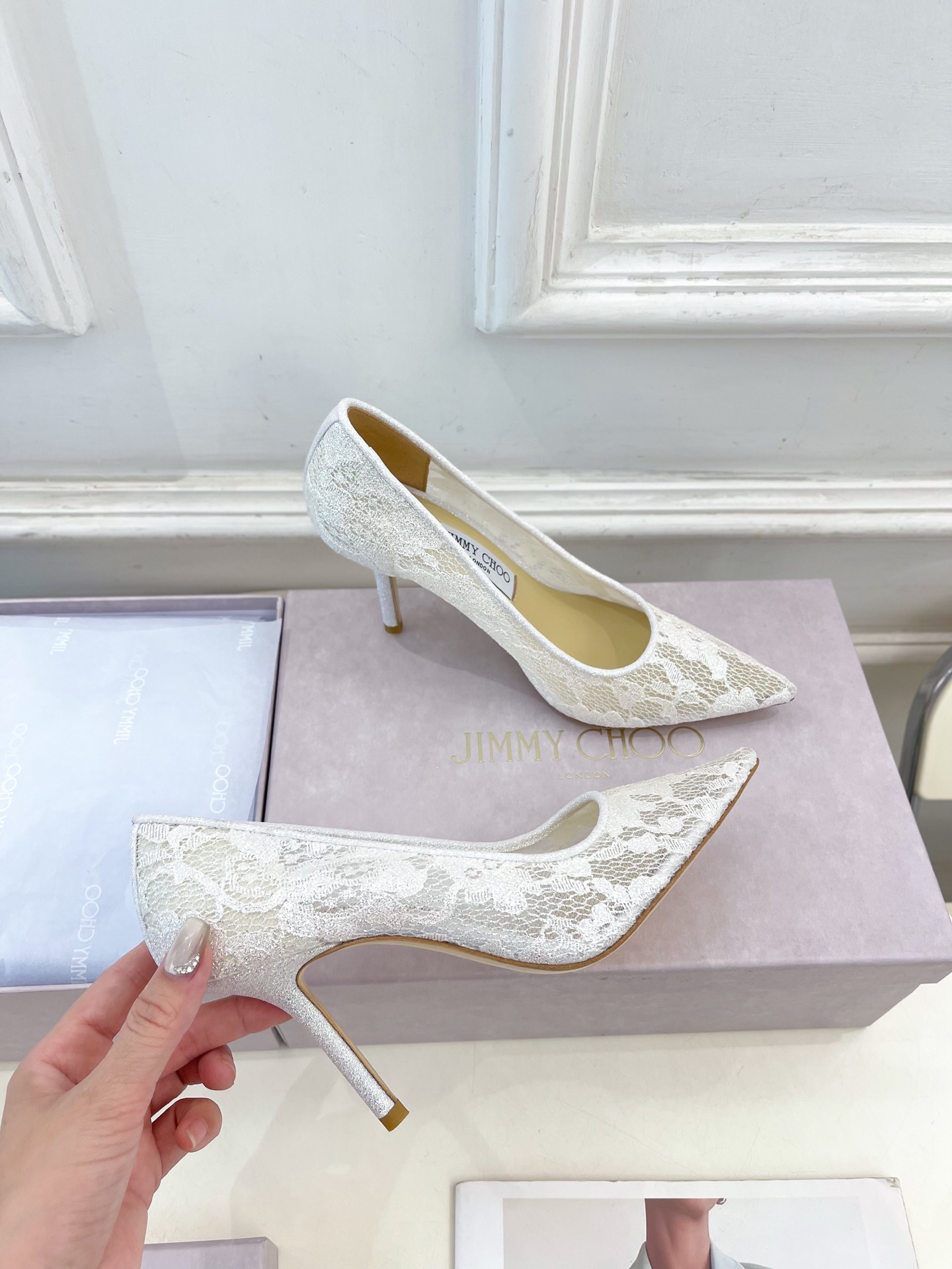 JimmyChoo✨吉米周 25ss ———
    
2025春夏新品 专柜最新JC蕾丝尖头高跟鞋 名