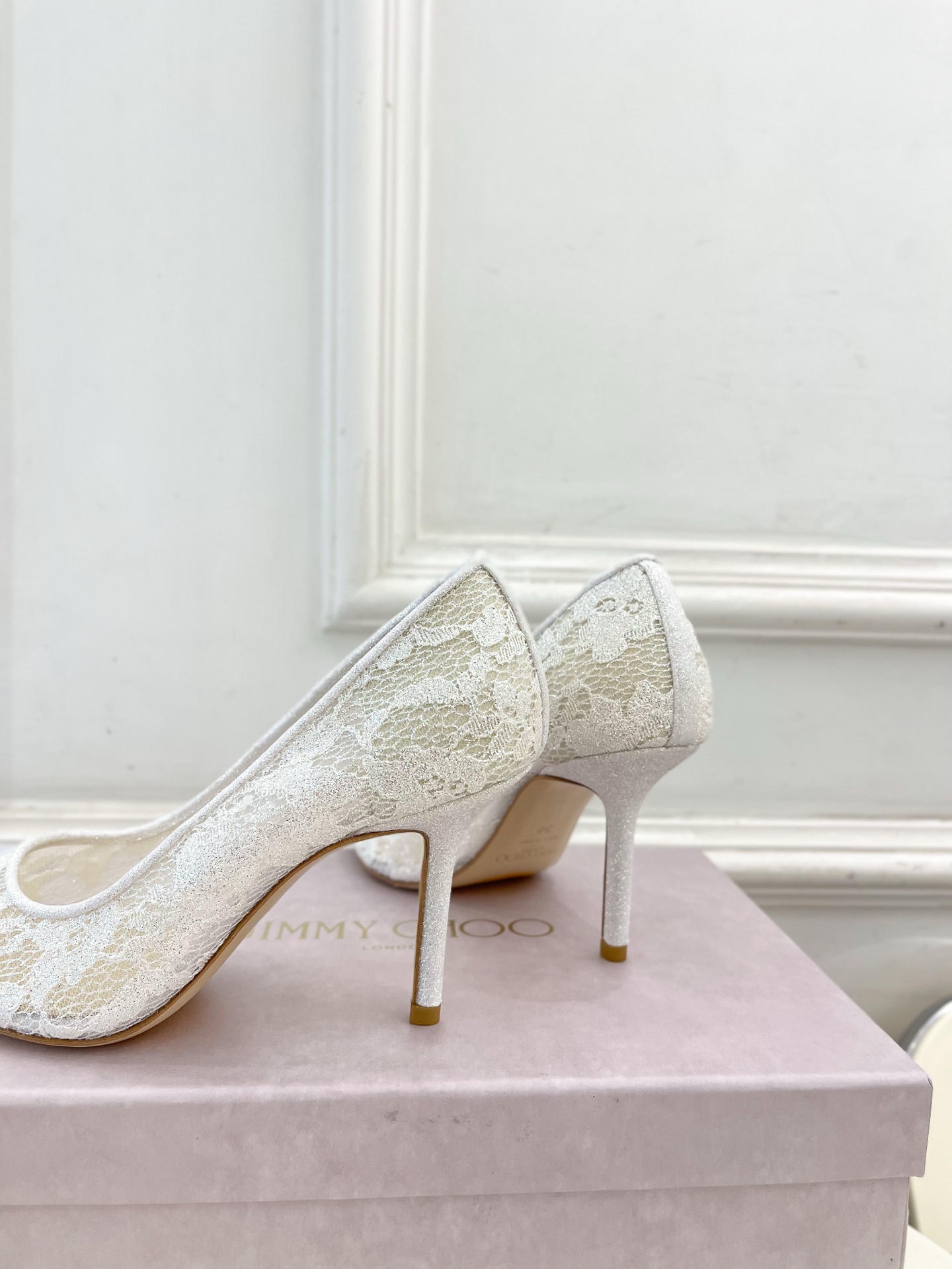 JimmyChoo✨吉米周 25ss ———
    
2025春夏新品 专柜最新JC蕾丝尖头高跟鞋 名