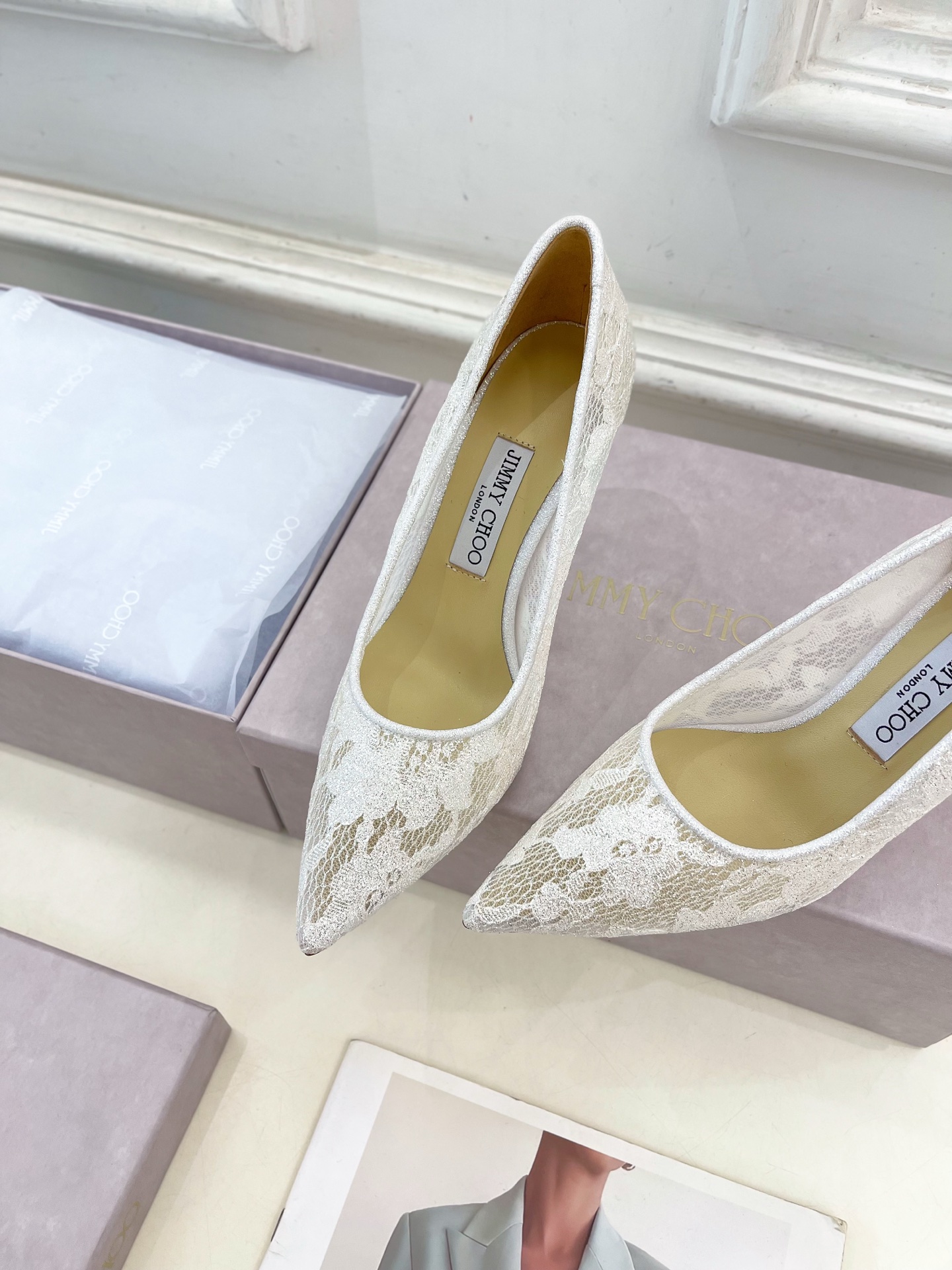 JimmyChoo✨吉米周 25ss ———
    
2025春夏新品 专柜最新JC蕾丝尖头高跟鞋 名