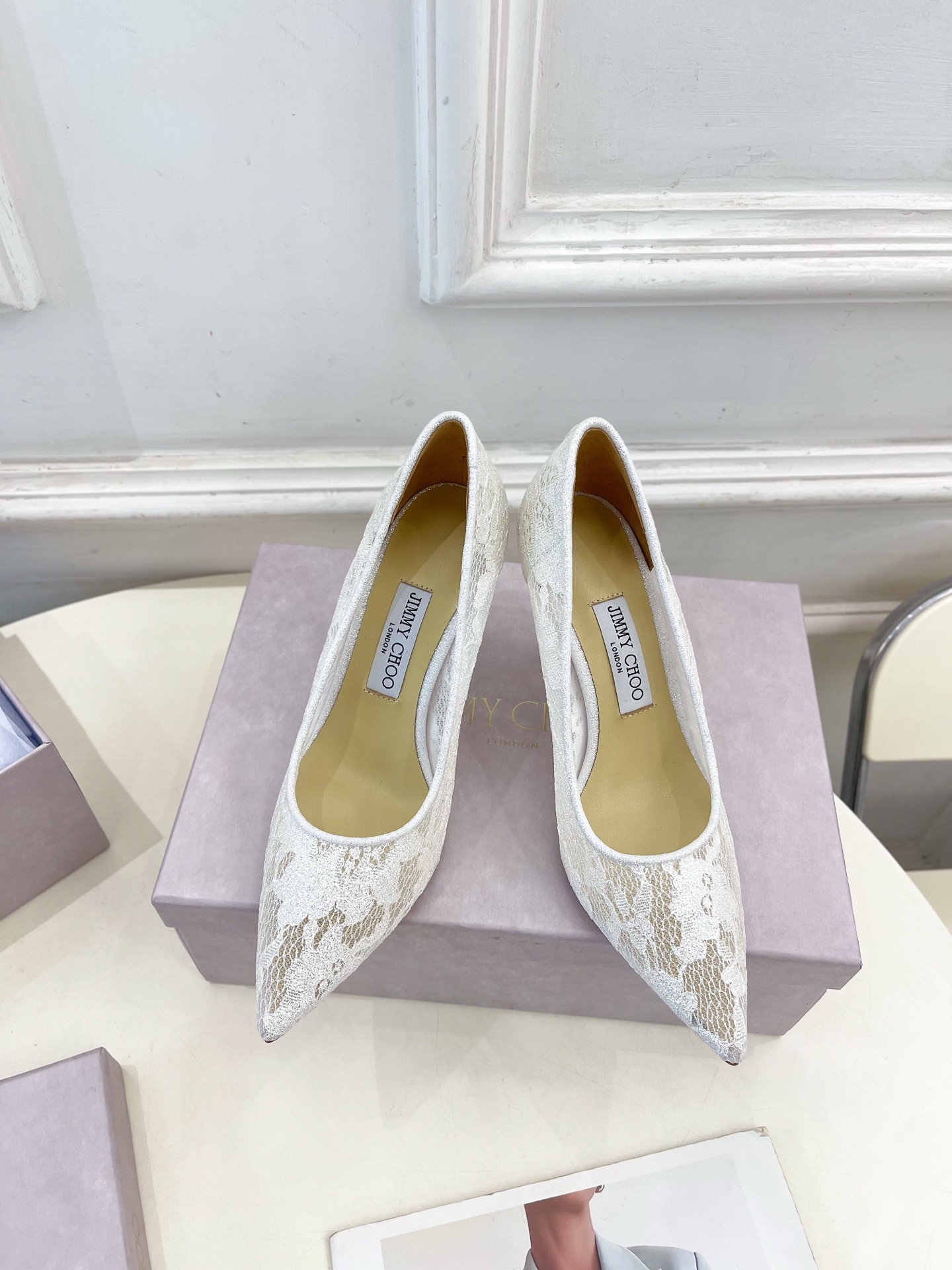 JimmyChoo✨吉米周 25ss ———
    
2025春夏新品 专柜最新JC蕾丝尖头高跟鞋 名