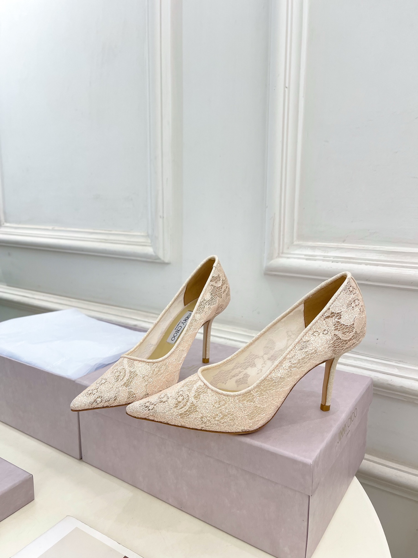 JimmyChoo✨吉米周 25ss ———
    
2025春夏新品 专柜最新JC蕾丝尖头高跟鞋 名