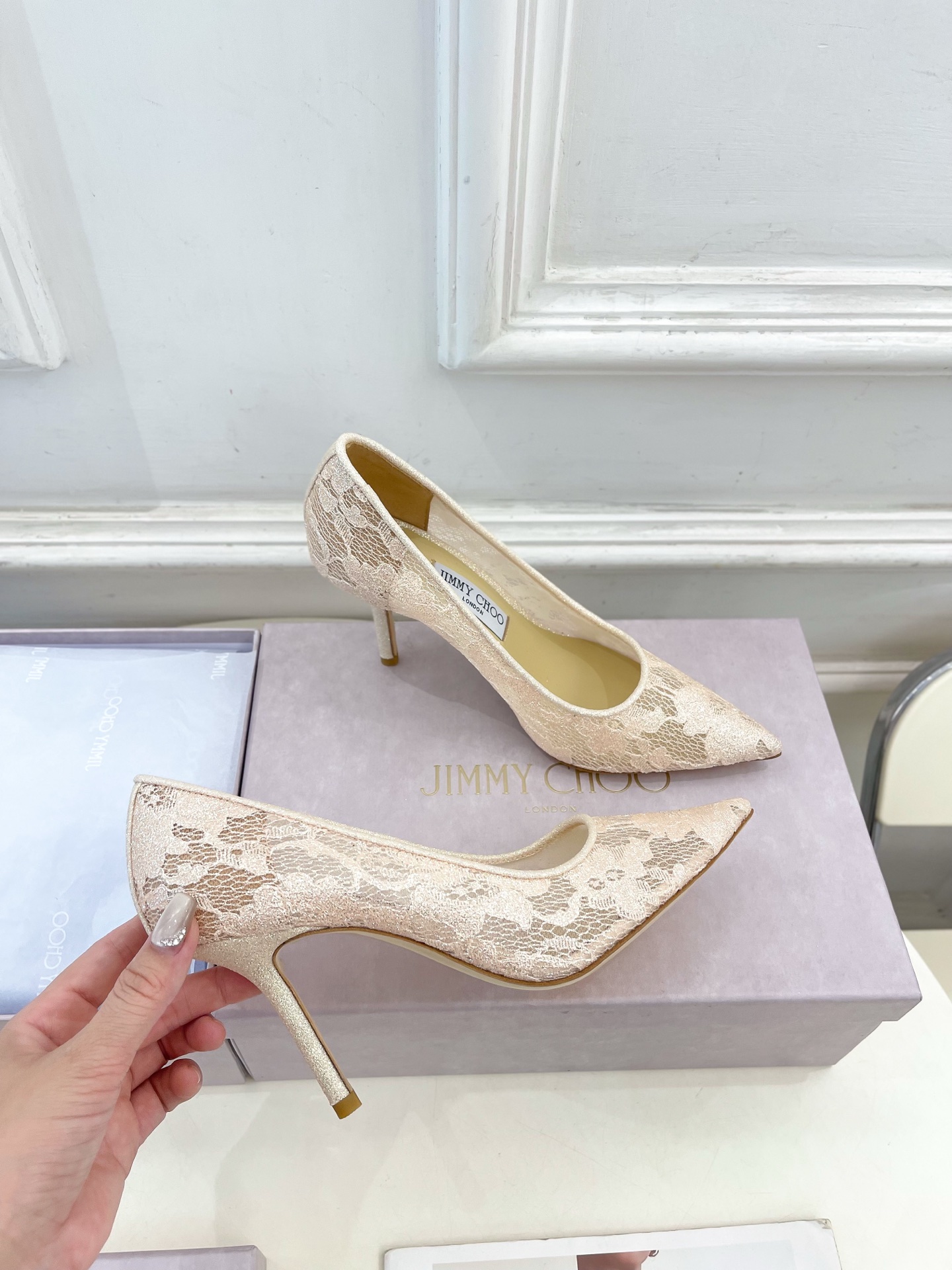 JimmyChoo✨吉米周 25ss ———
    
2025春夏新品 专柜最新JC蕾丝尖头高跟鞋 名