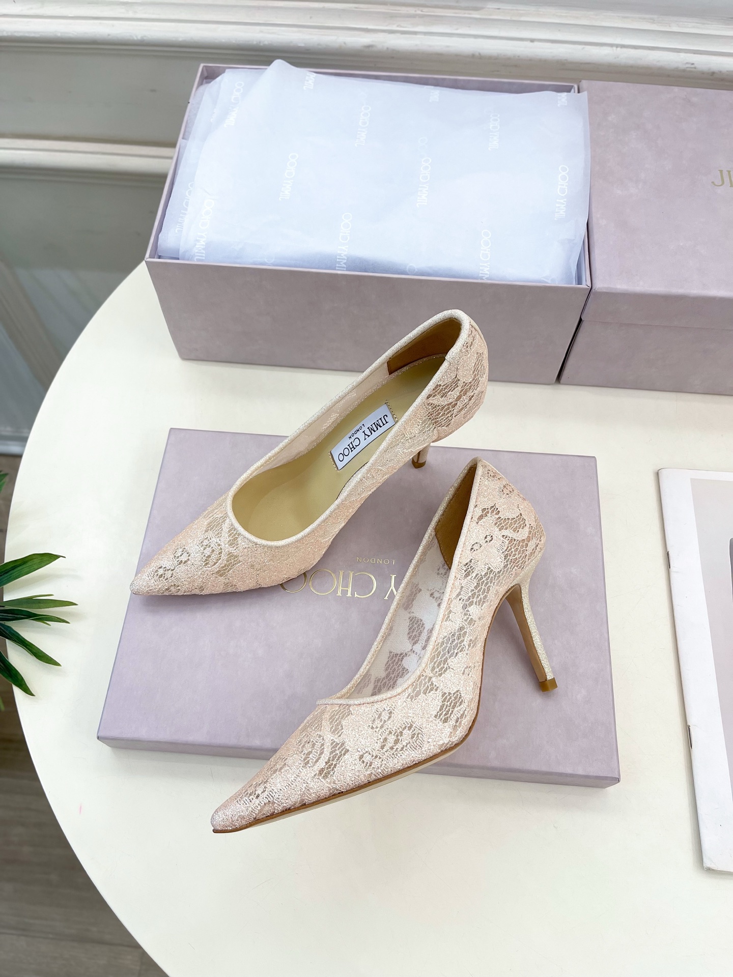 JimmyChoo✨吉米周 25ss ———
    
2025春夏新品 专柜最新JC蕾丝尖头高跟鞋 名
