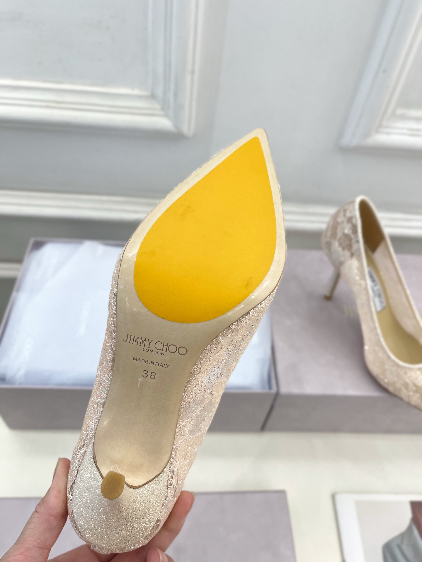 JimmyChoo✨吉米周 25ss ———
    
2025春夏新品 专柜最新JC蕾丝尖头高跟鞋 名