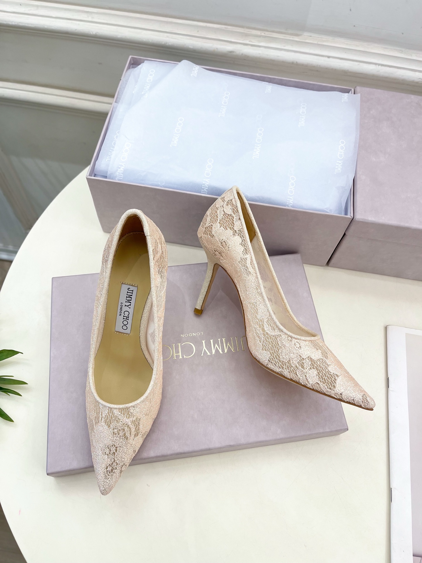 JimmyChoo✨吉米周 25ss ———
    
2025春夏新品 专柜最新JC蕾丝尖头高跟鞋 名