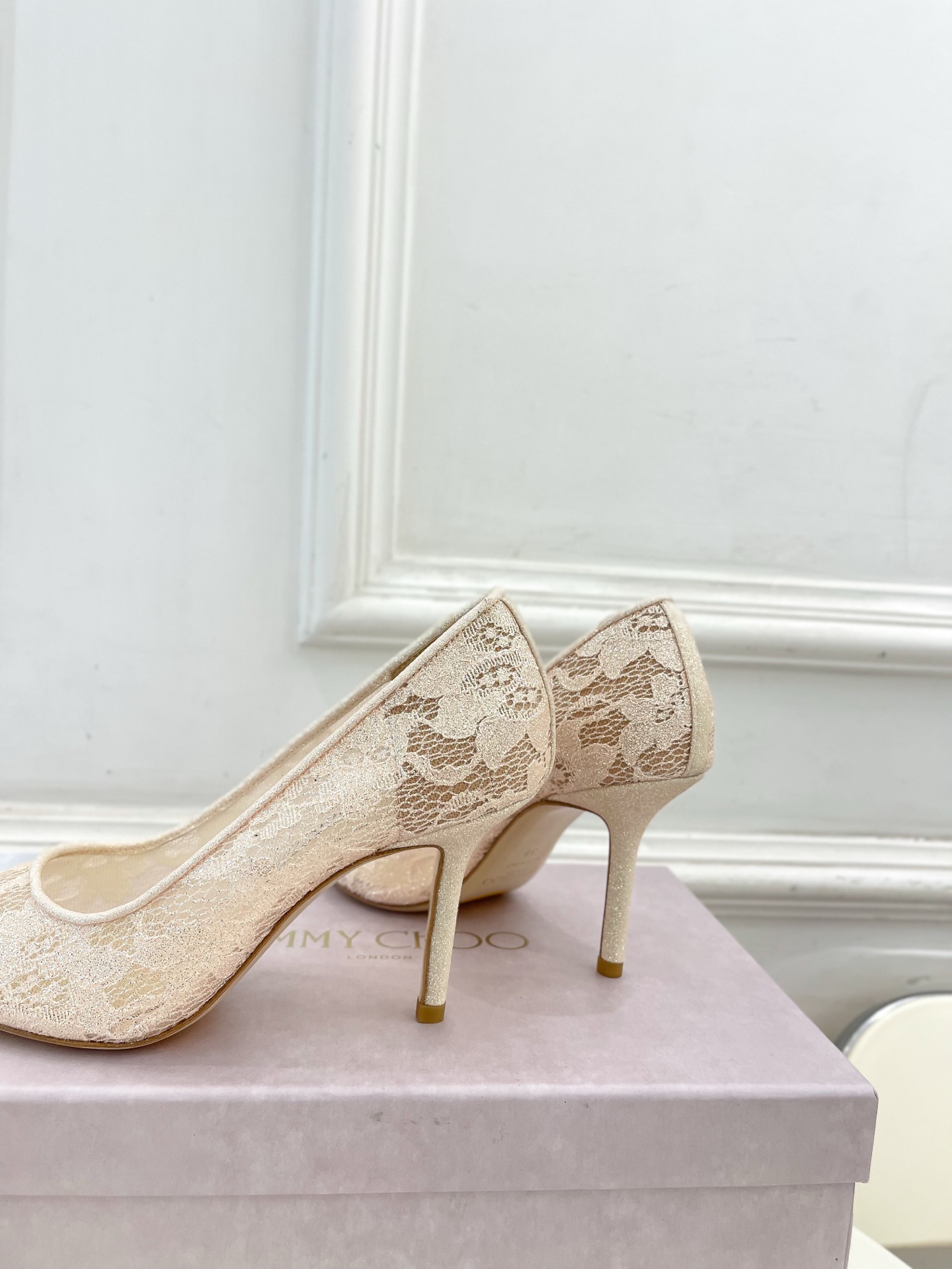 JimmyChoo✨吉米周 25ss ———
    
2025春夏新品 专柜最新JC蕾丝尖头高跟鞋 名