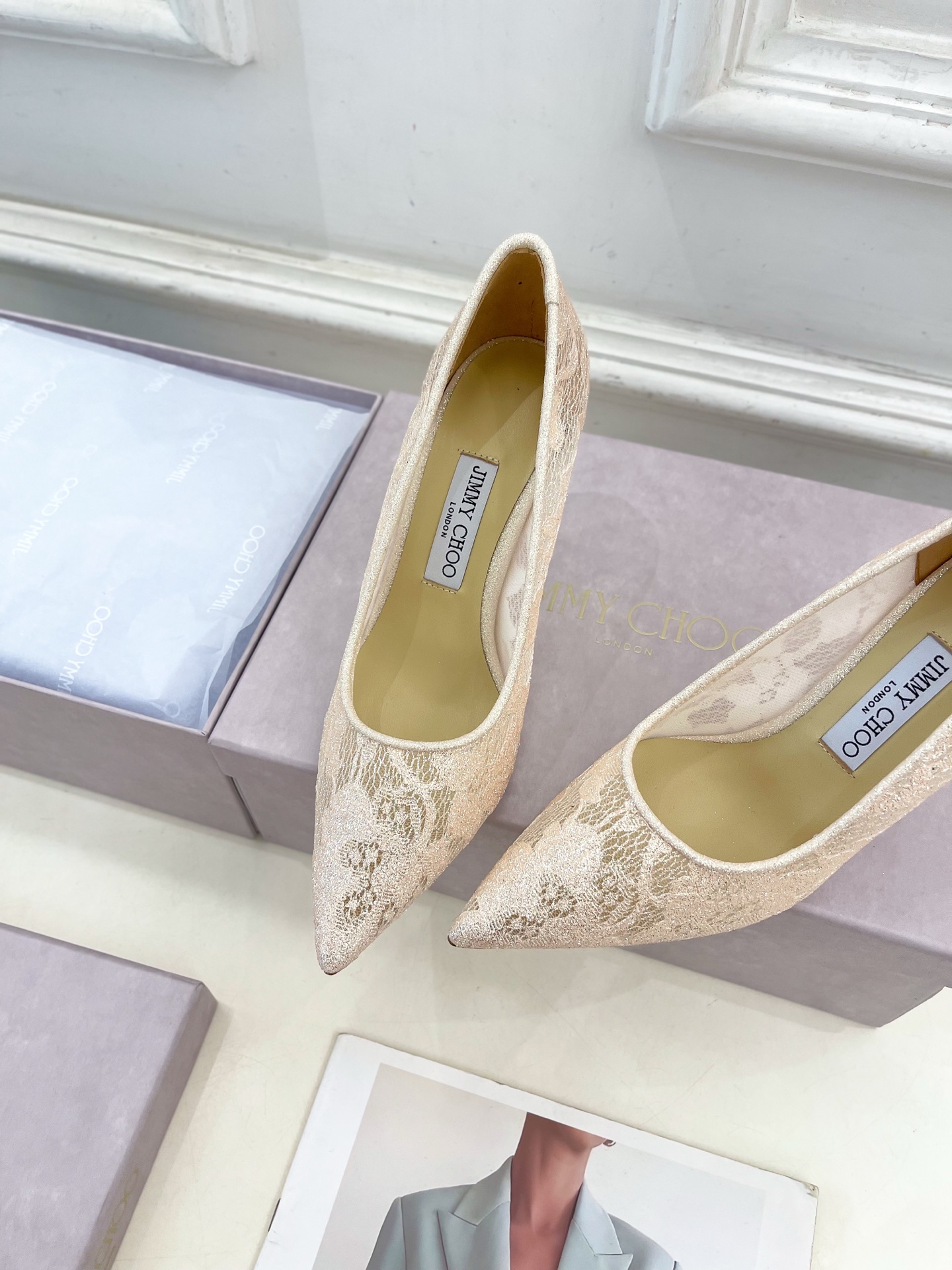 JimmyChoo✨吉米周 25ss ———
    
2025春夏新品 专柜最新JC蕾丝尖头高跟鞋 名