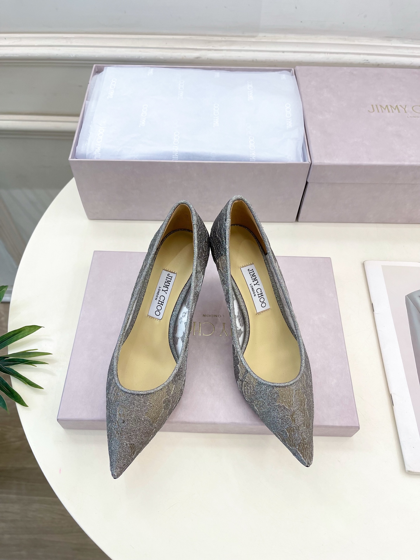 JimmyChoo✨吉米周 25ss ———
    
2025春夏新品 专柜最新JC蕾丝尖头高跟鞋 名