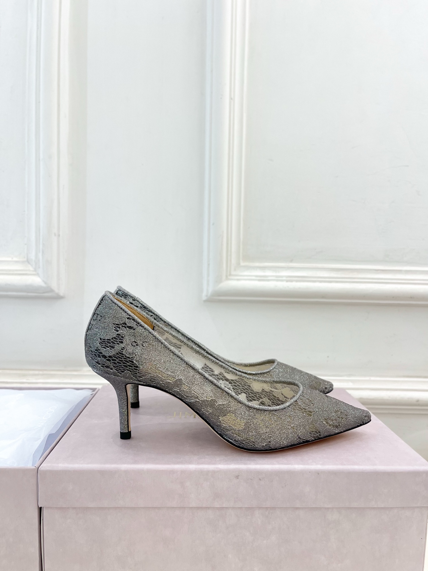 JimmyChoo✨吉米周 25ss ———
    
2025春夏新品 专柜最新JC蕾丝尖头高跟鞋 名