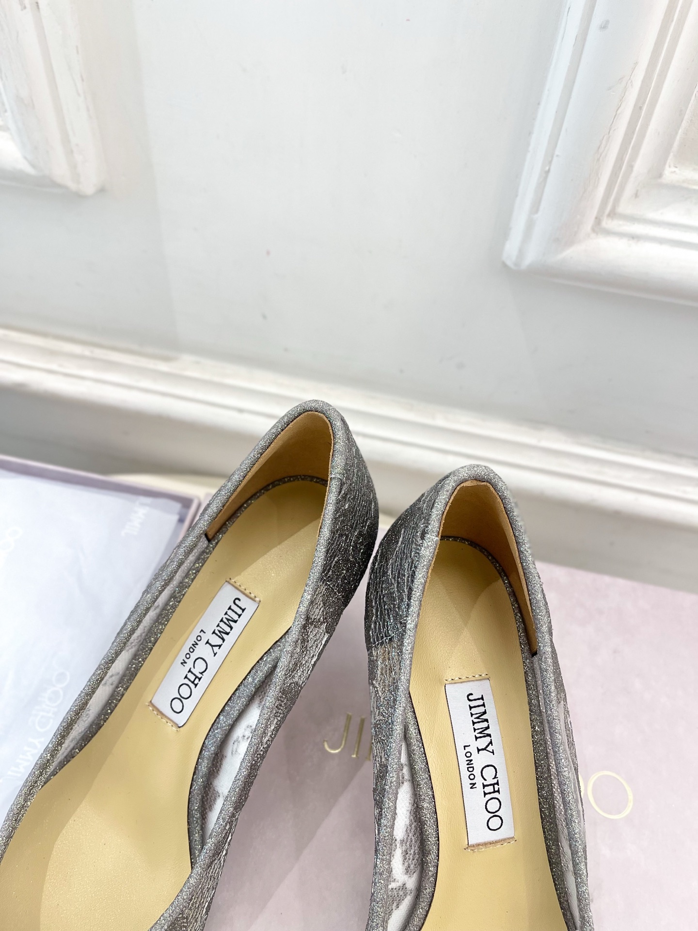JimmyChoo✨吉米周 25ss ———
    
2025春夏新品 专柜最新JC蕾丝尖头高跟鞋 名