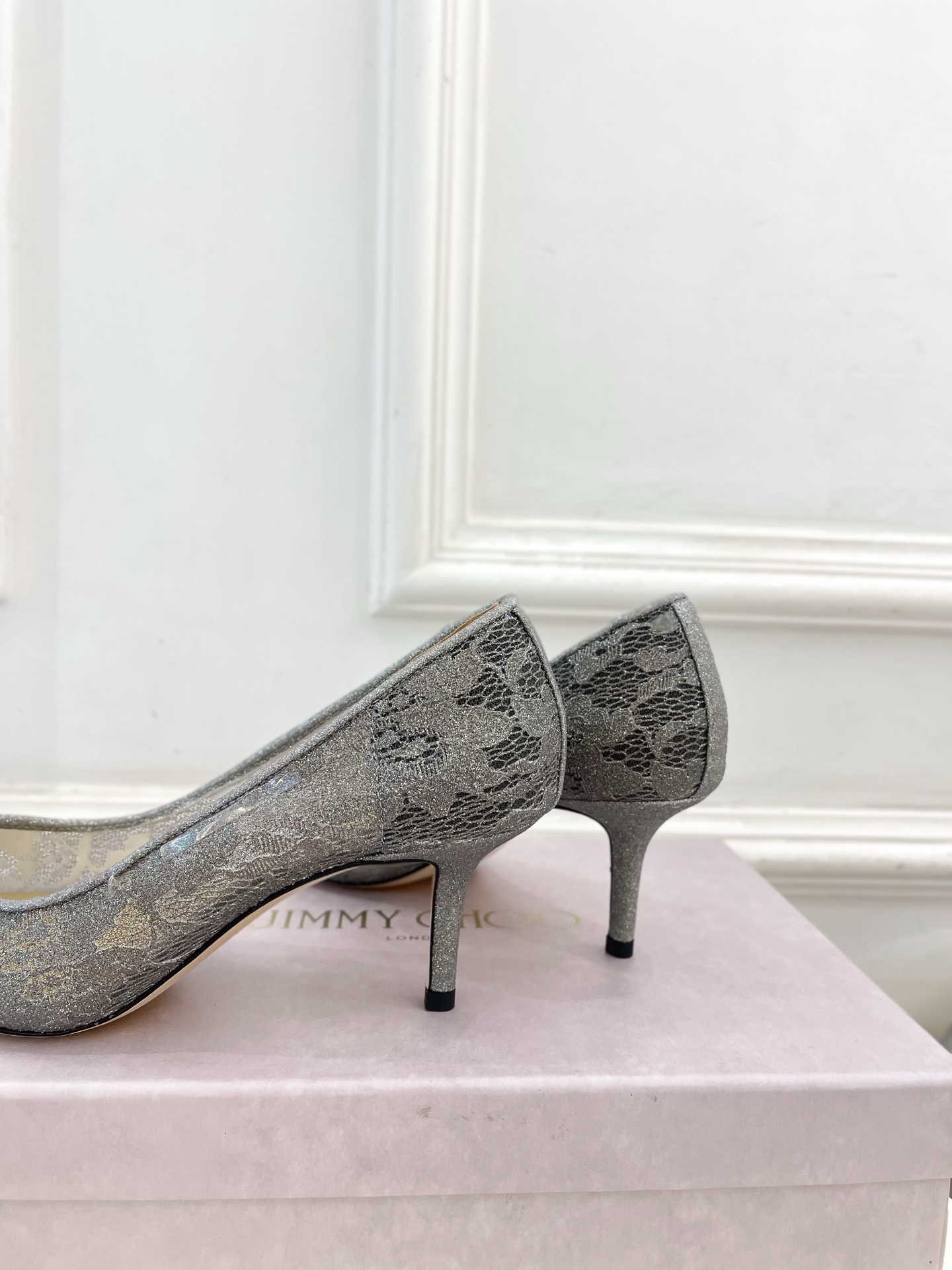 JimmyChoo✨吉米周 25ss ———
    
2025春夏新品 专柜最新JC蕾丝尖头高跟鞋 名