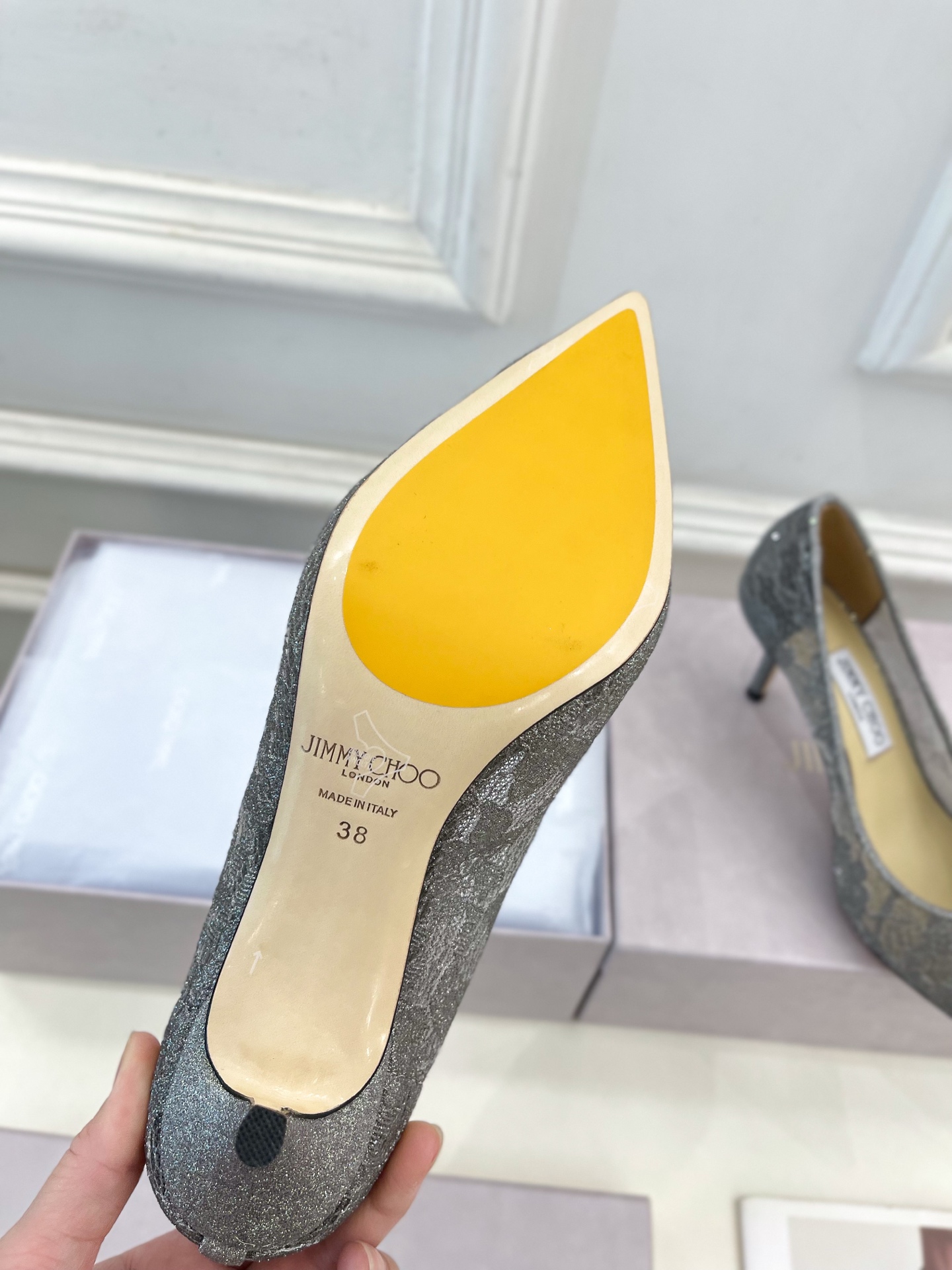 JimmyChoo✨吉米周 25ss ———
    
2025春夏新品 专柜最新JC蕾丝尖头高跟鞋 名
