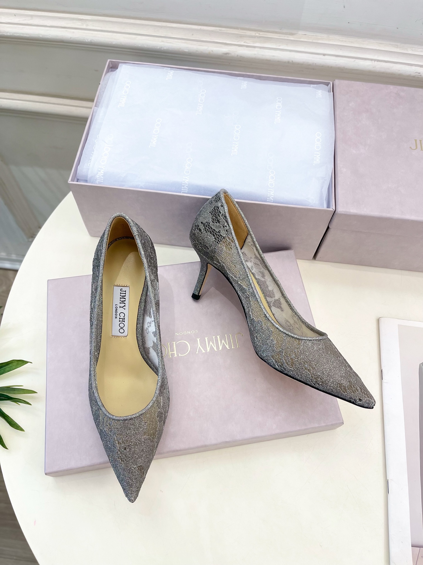 JimmyChoo✨吉米周 25ss ———
    
2025春夏新品 专柜最新JC蕾丝尖头高跟鞋 名
