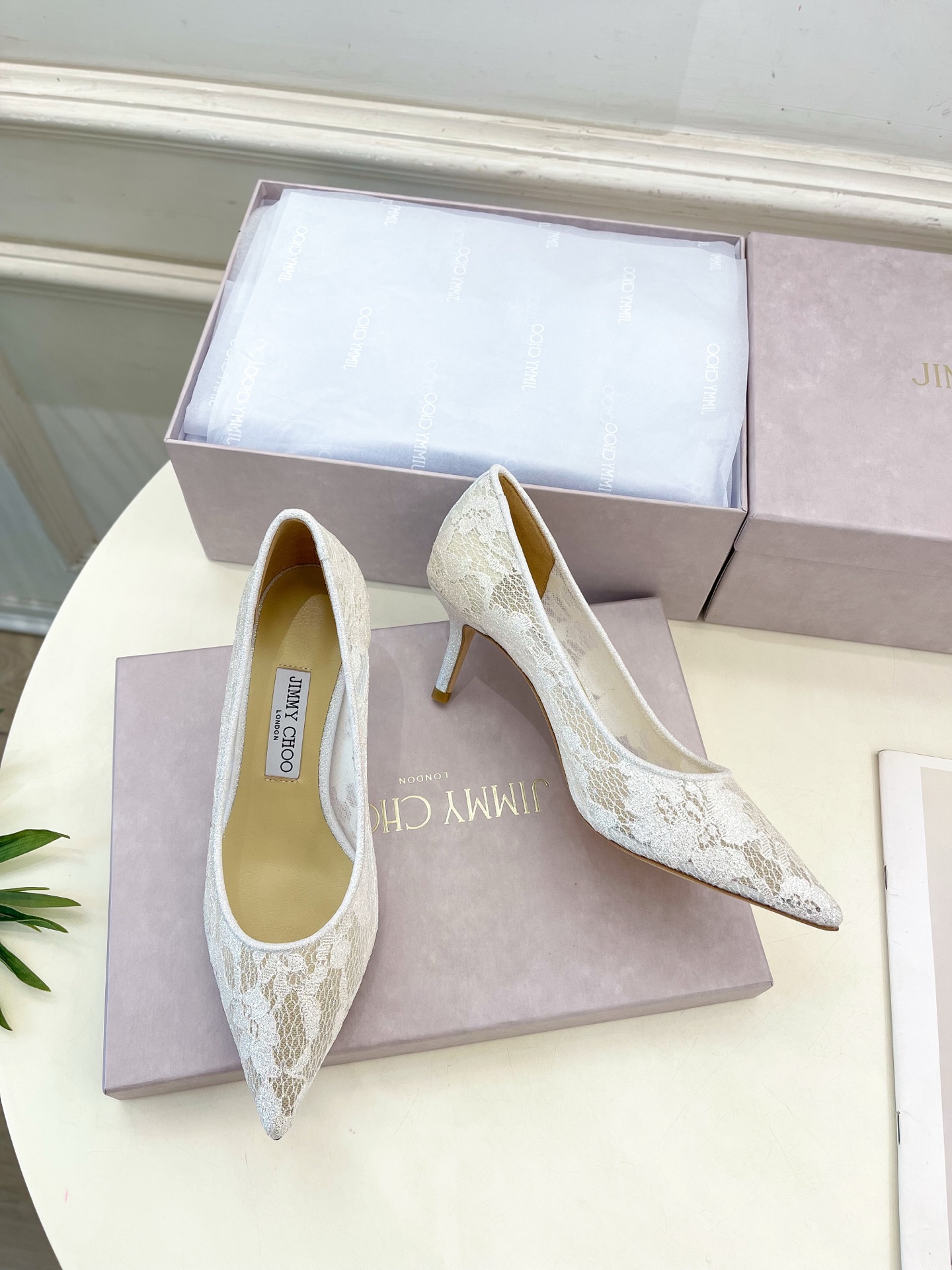 JimmyChoo✨吉米周 25ss ———
    
2025春夏新品 专柜最新JC蕾丝尖头高跟鞋 名