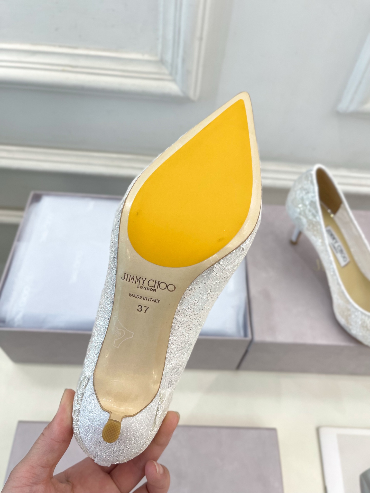 JimmyChoo✨吉米周 25ss ———
    
2025春夏新品 专柜最新JC蕾丝尖头高跟鞋 名