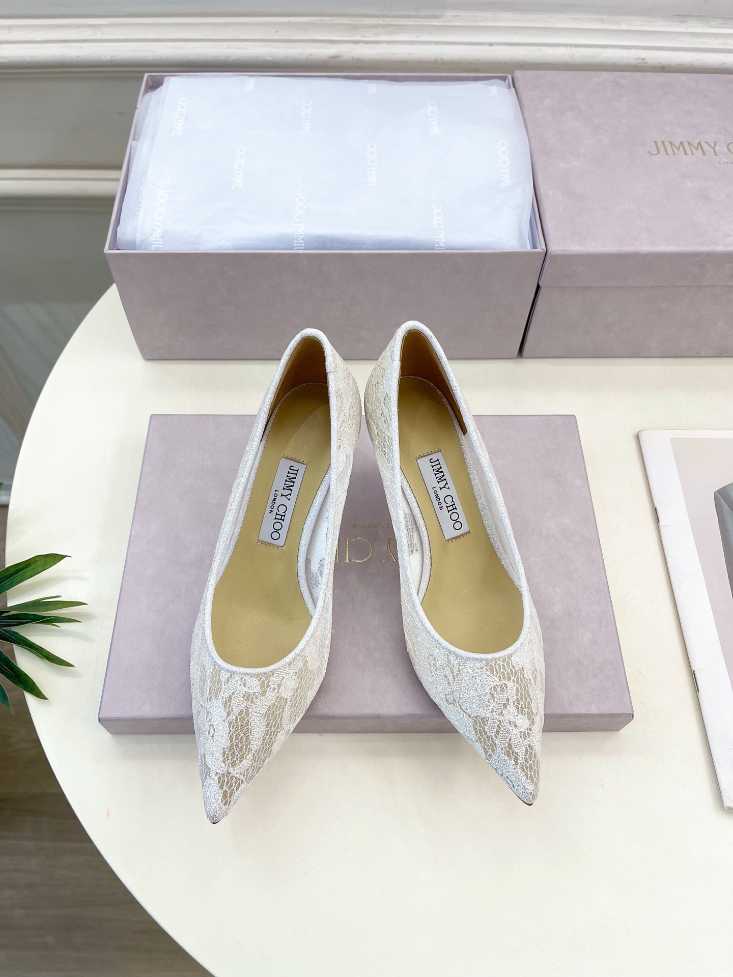 JimmyChoo✨吉米周 25ss ———
    
2025春夏新品 专柜最新JC蕾丝尖头高跟鞋 名