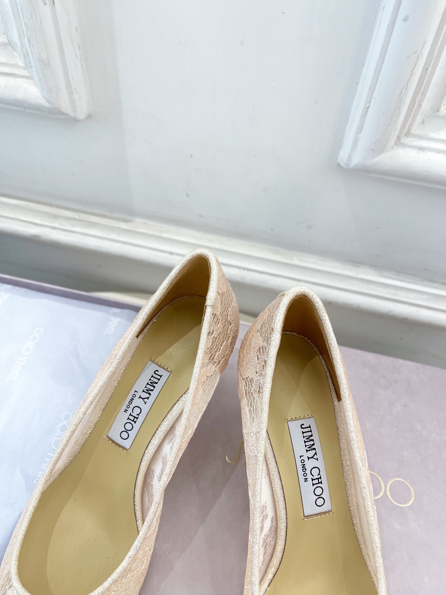 JimmyChoo✨吉米周 25ss ———
    
2025春夏新品 专柜最新JC蕾丝尖头高跟鞋 名