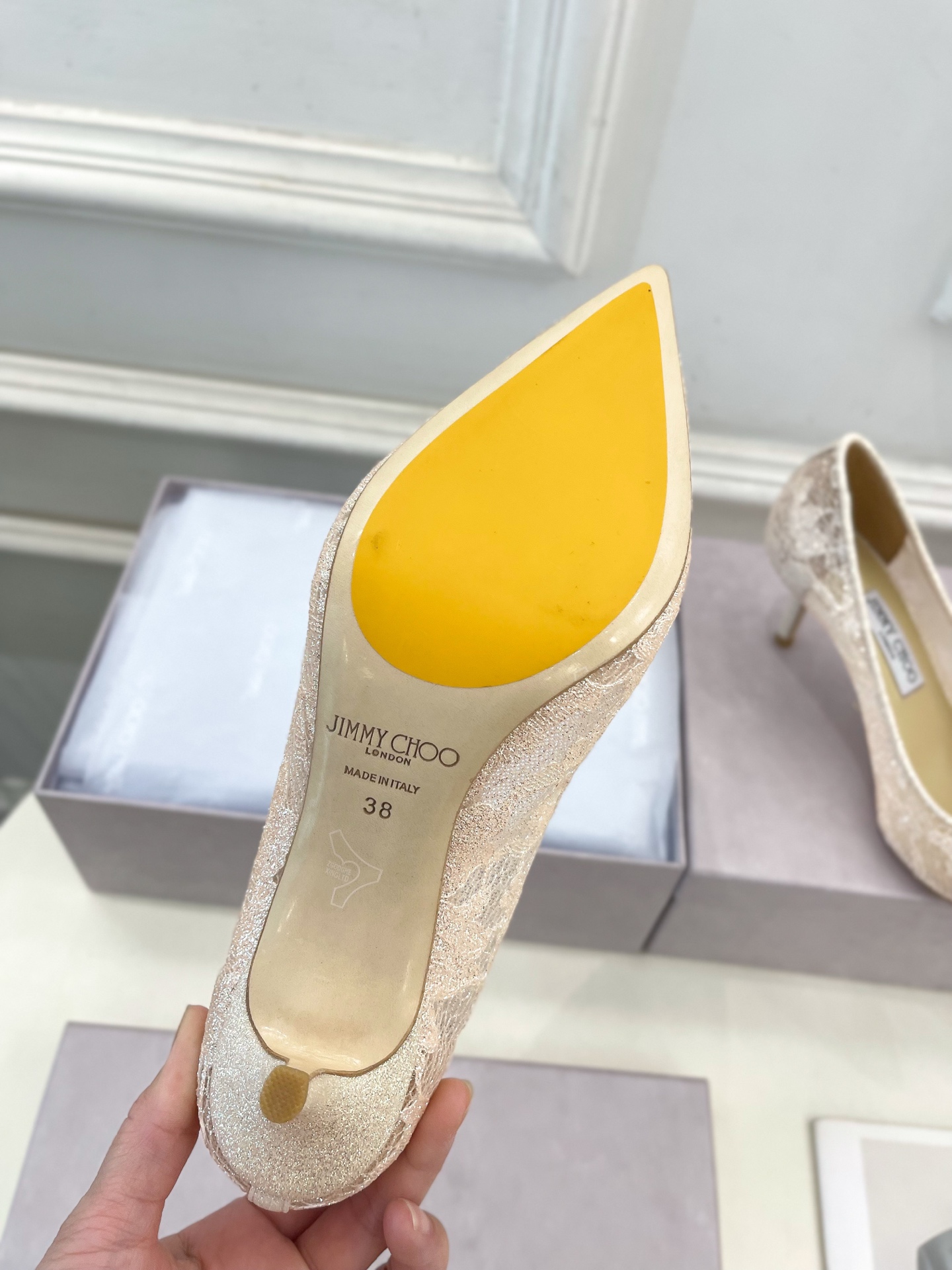 JimmyChoo✨吉米周 25ss ———
    
2025春夏新品 专柜最新JC蕾丝尖头高跟鞋 名