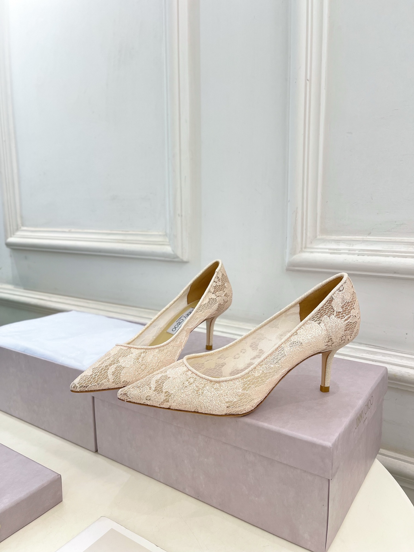 JimmyChoo✨吉米周 25ss ———
    
2025春夏新品 专柜最新JC蕾丝尖头高跟鞋 名