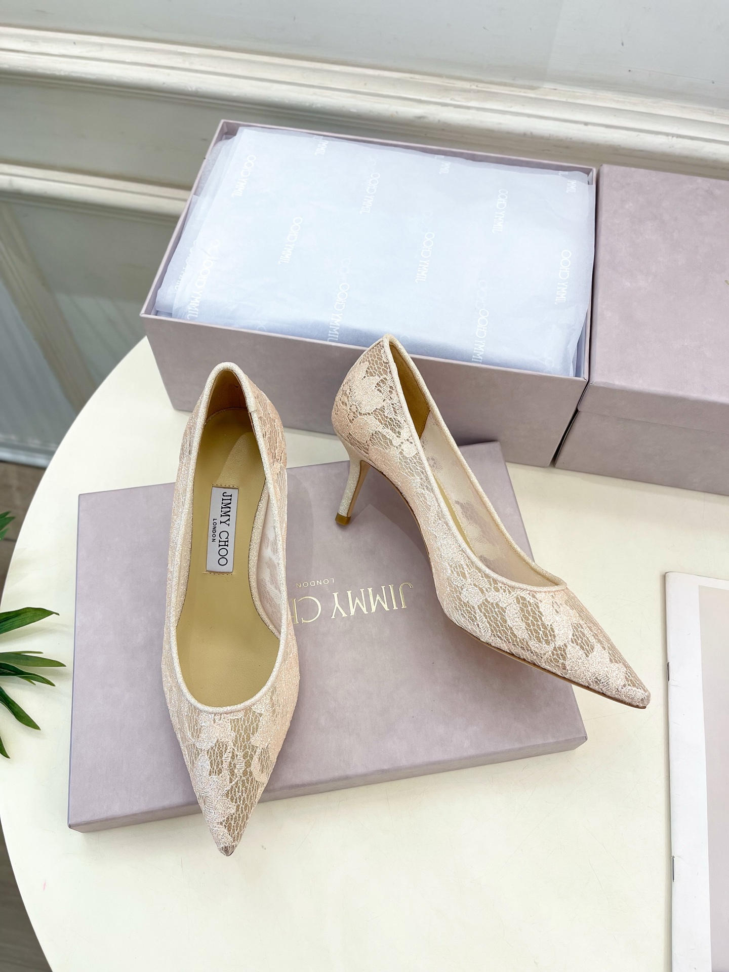 JimmyChoo✨吉米周 25ss ———
    
2025春夏新品 专柜最新JC蕾丝尖头高跟鞋 名