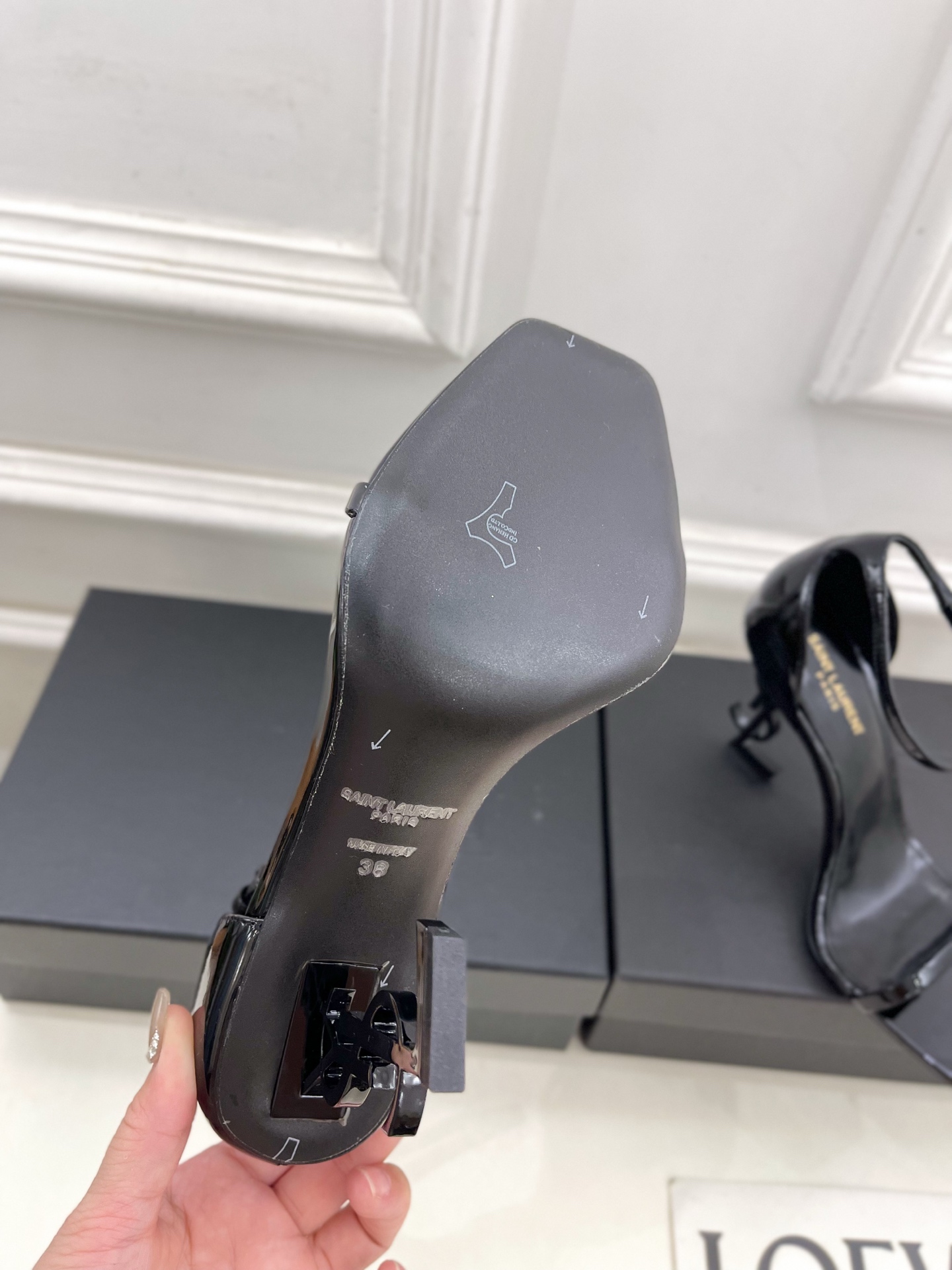 SAIN*LAURENT  圣罗兰 2025春夏新品 YSL字母跟一字带高跟凉鞋上新☑️
———————