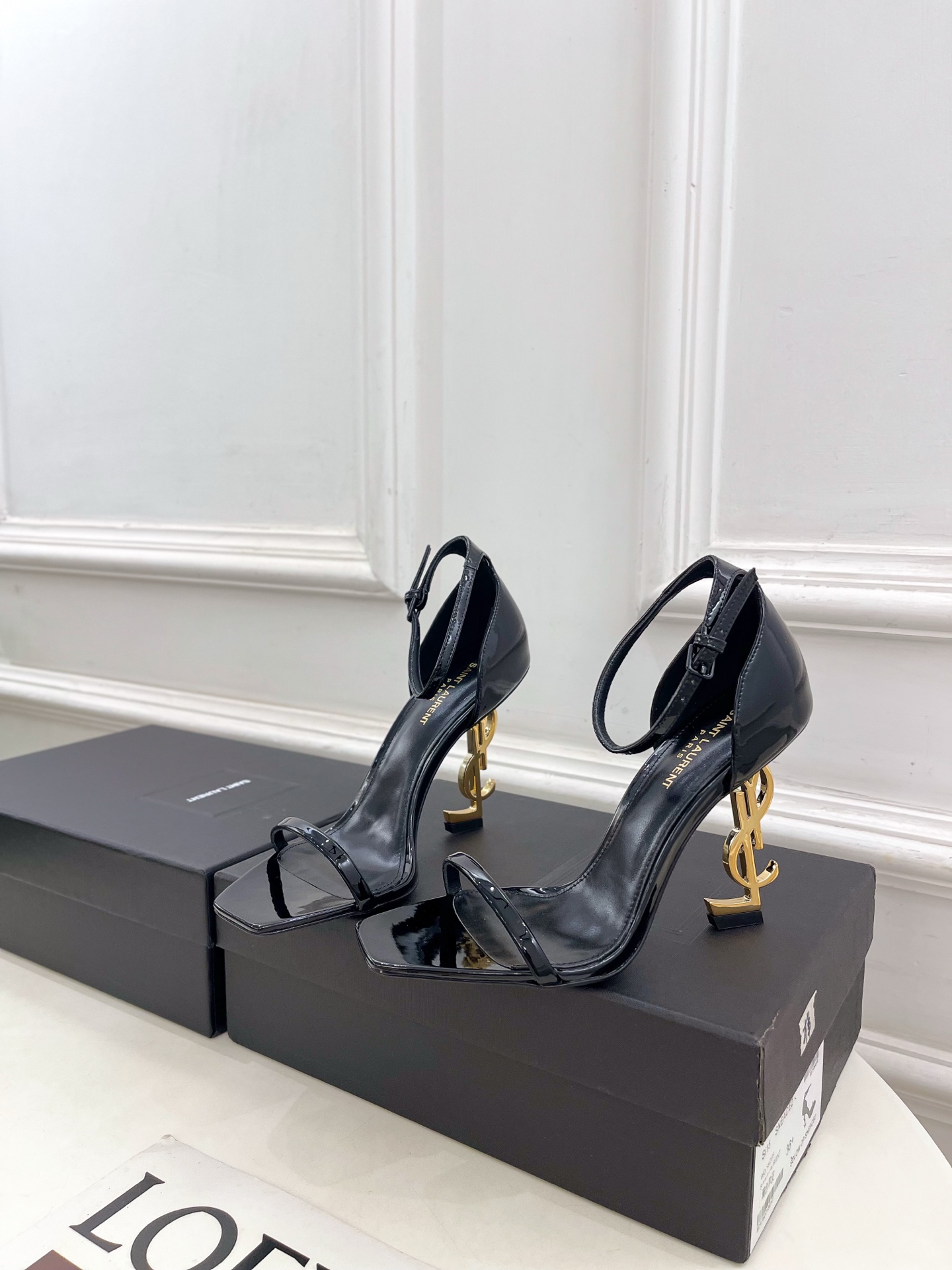SAIN*LAURENT  圣罗兰 2025春夏新品 YSL字母跟一字带高跟凉鞋上新☑️
———————