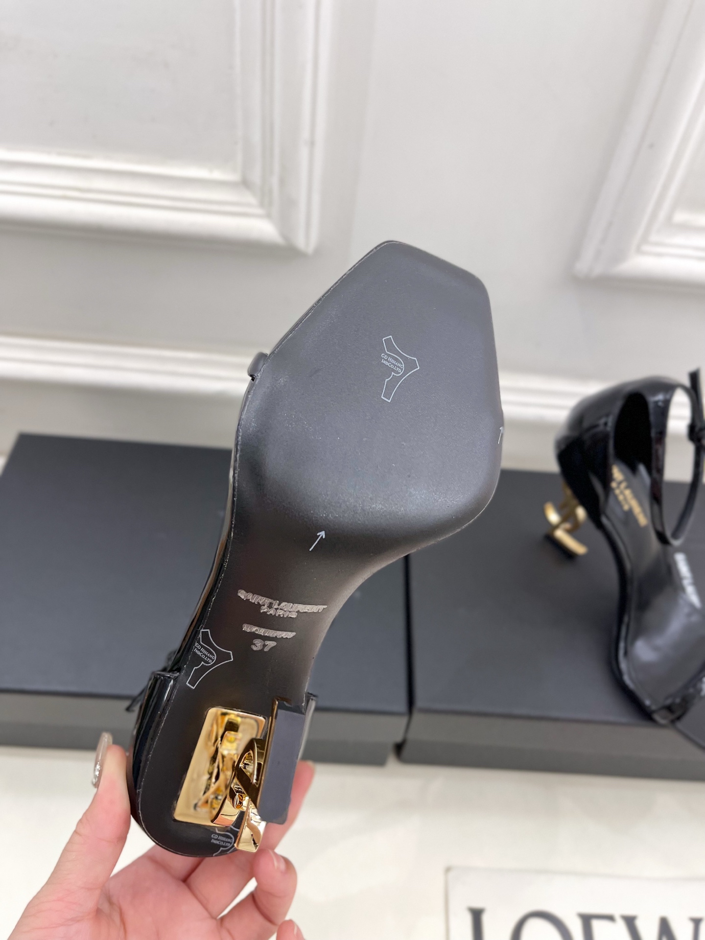 SAIN*LAURENT  圣罗兰 2025春夏新品 YSL字母跟一字带高跟凉鞋上新☑️
———————