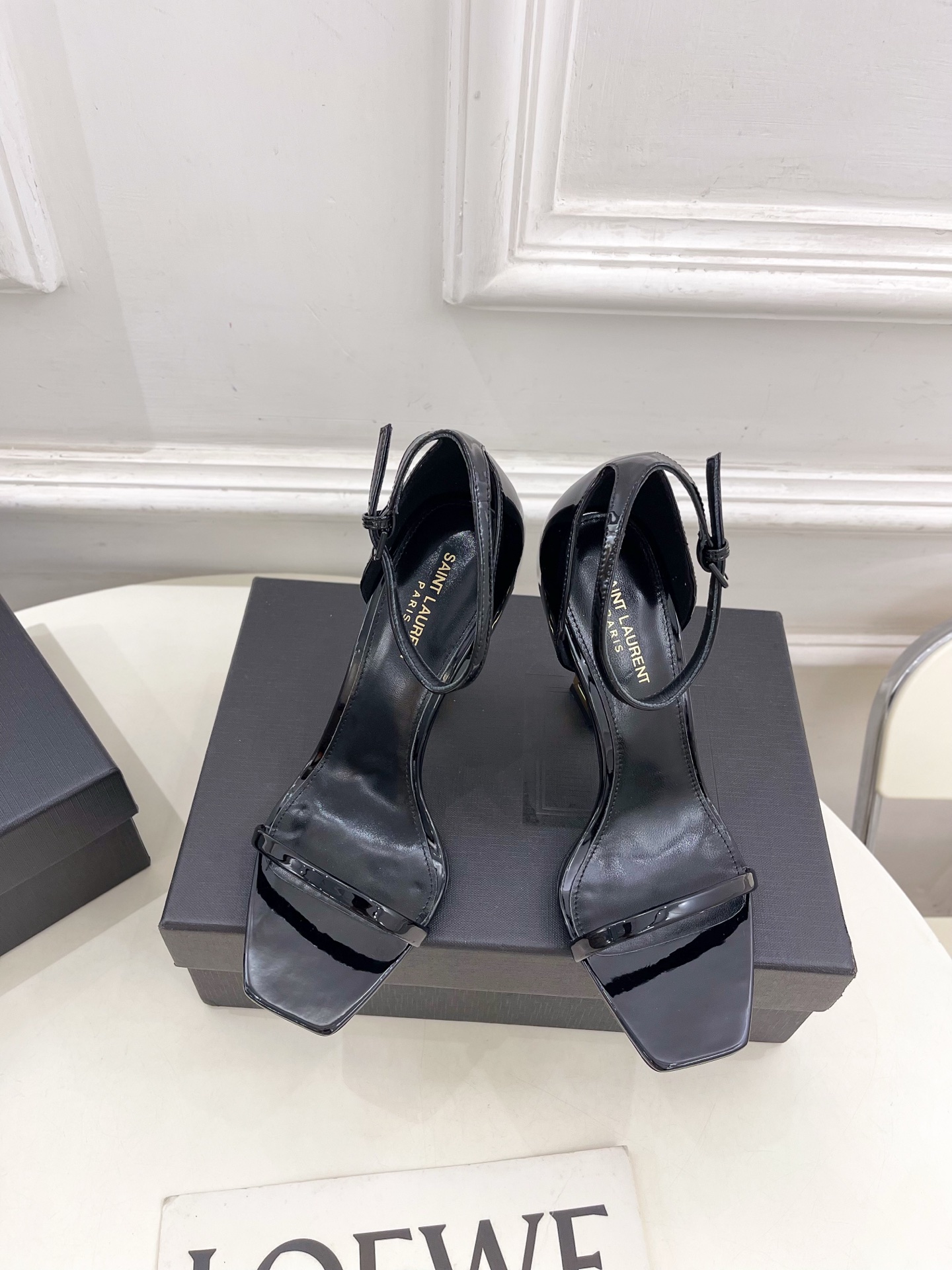 SAIN*LAURENT  圣罗兰 2025春夏新品 YSL字母跟一字带高跟凉鞋上新☑️
———————