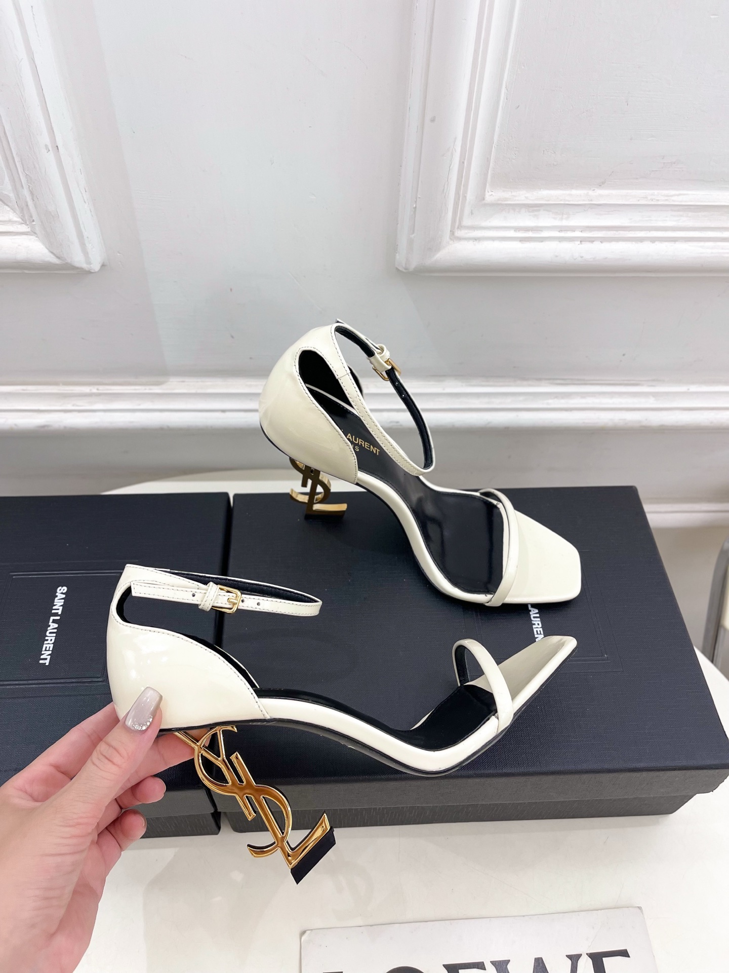 SAIN*LAURENT  圣罗兰 2025春夏新品 YSL字母跟一字带高跟凉鞋上新☑️
———————