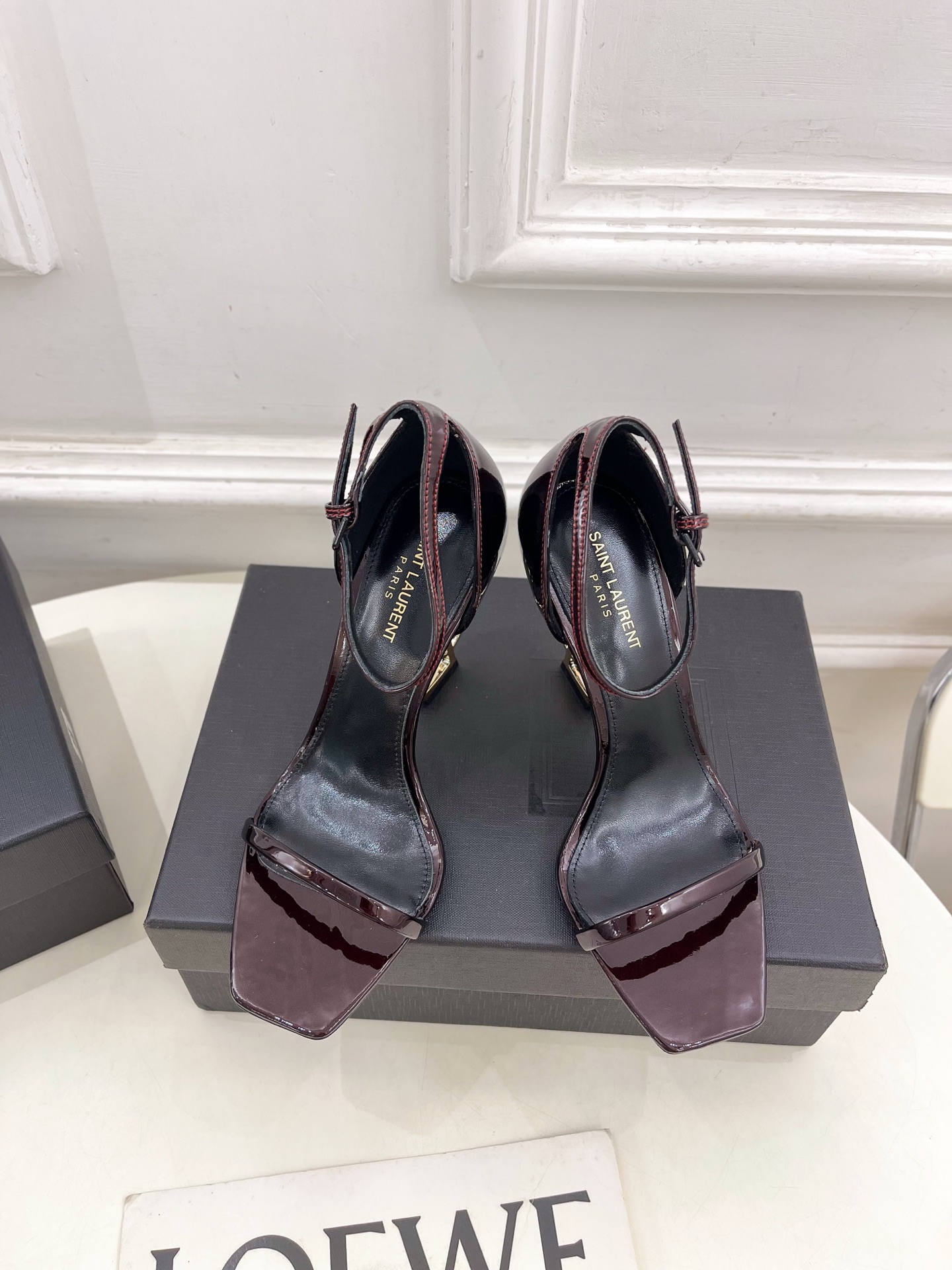 SAIN*LAURENT  圣罗兰 2025春夏新品 YSL字母跟一字带高跟凉鞋上新☑️
———————