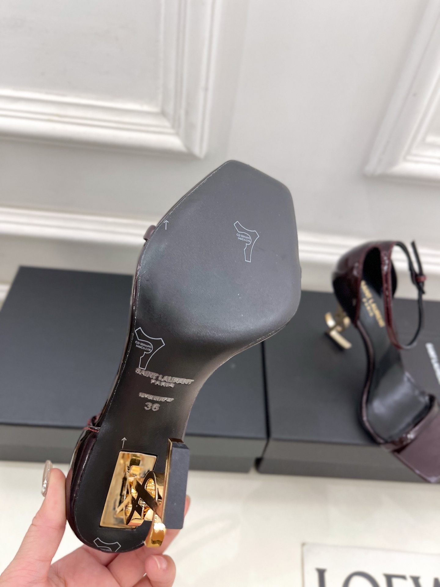 SAIN*LAURENT  圣罗兰 2025春夏新品 YSL字母跟一字带高跟凉鞋上新☑️
———————