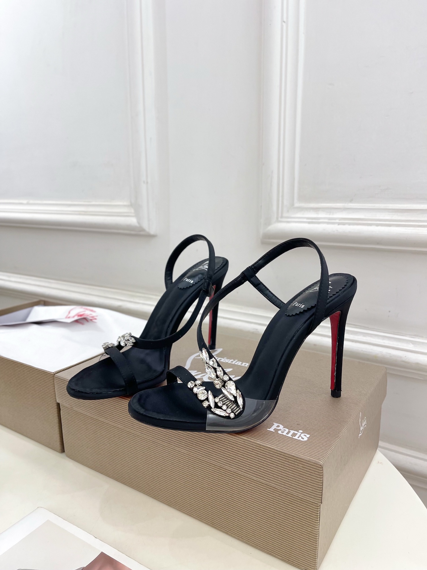 
Christian Louboutin路铂廷CL 红底鞋 25ss最新JUST JEWEL真丝水晶钻高
